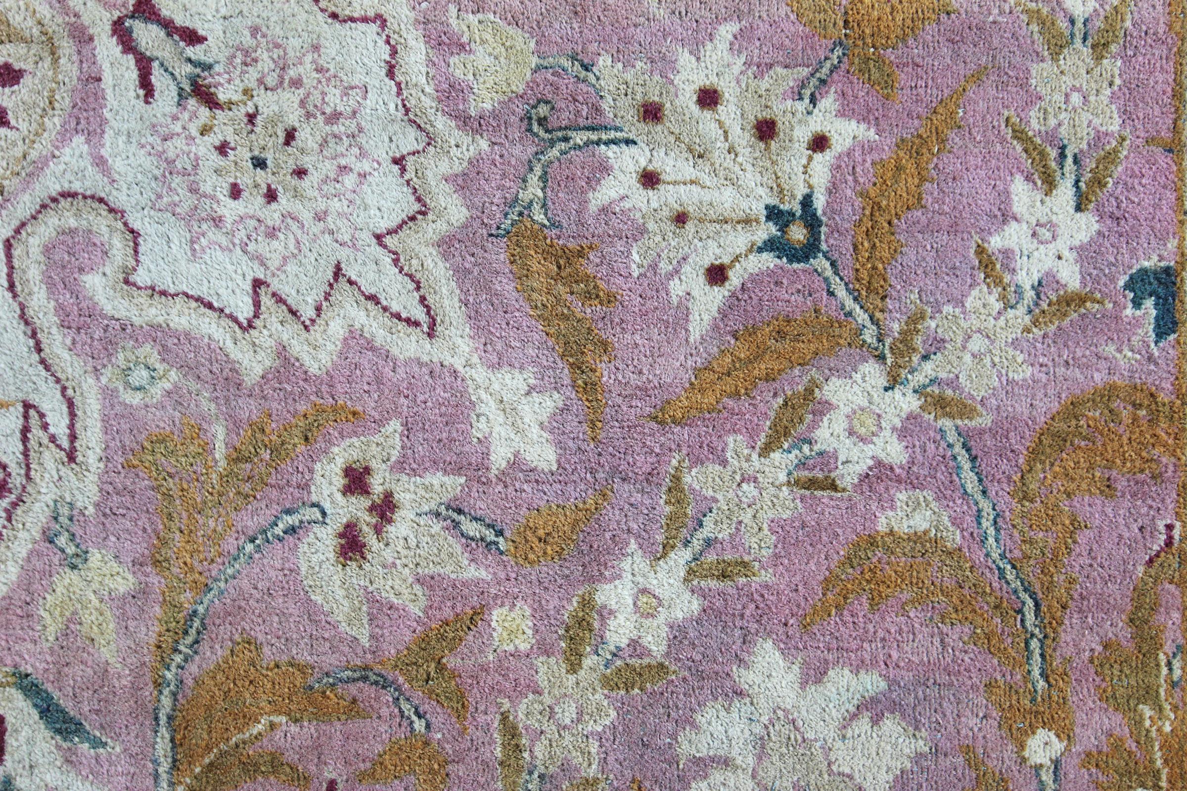 Antique Amritsar Carpet, India, Soft Pink Tones In Good Condition For Sale In Crondall, Surrey