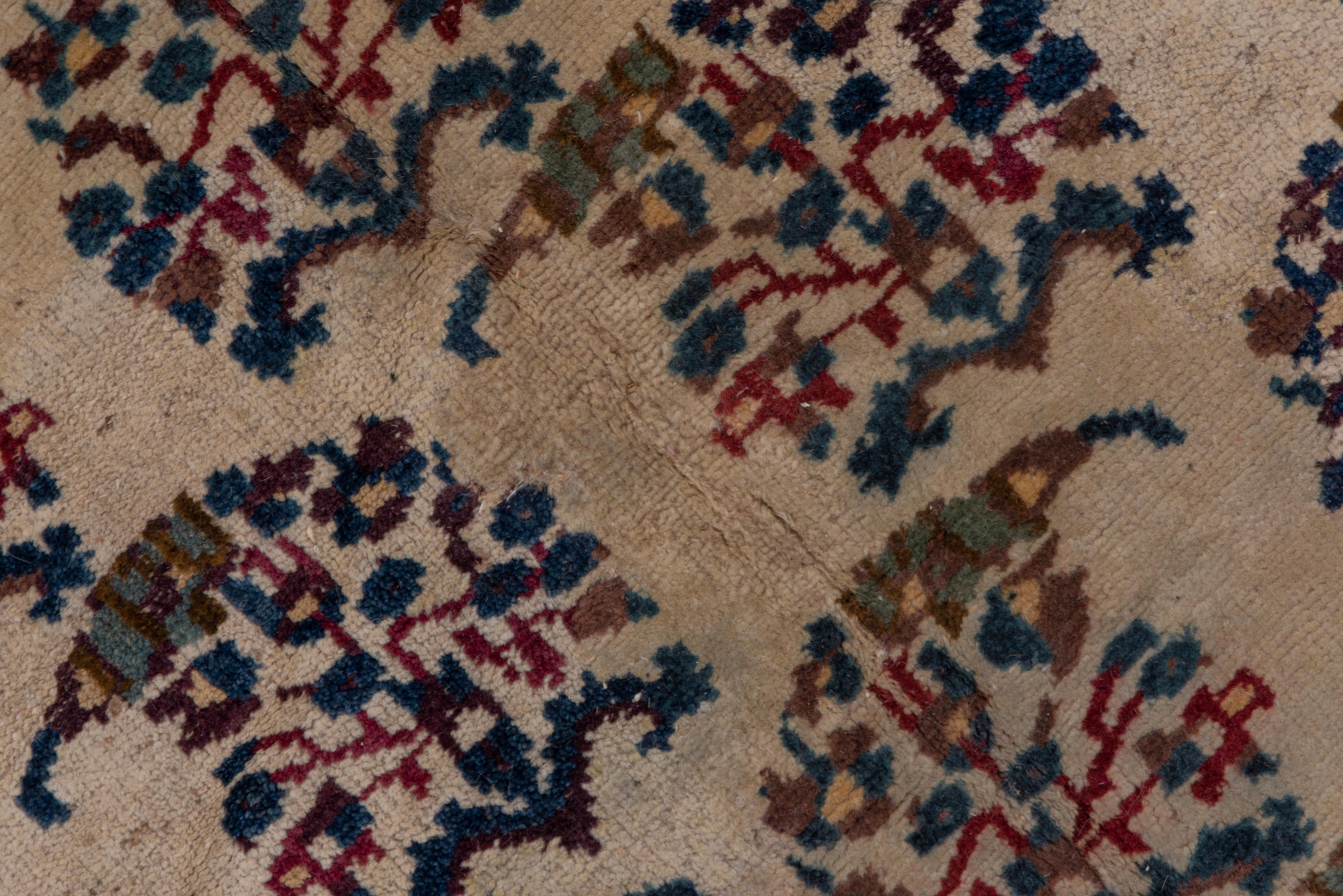 Antiker antiker Amritsar-Galerie-Teppich, ca. 1920er Jahre, Herrenhauslänge (Indisch) im Angebot