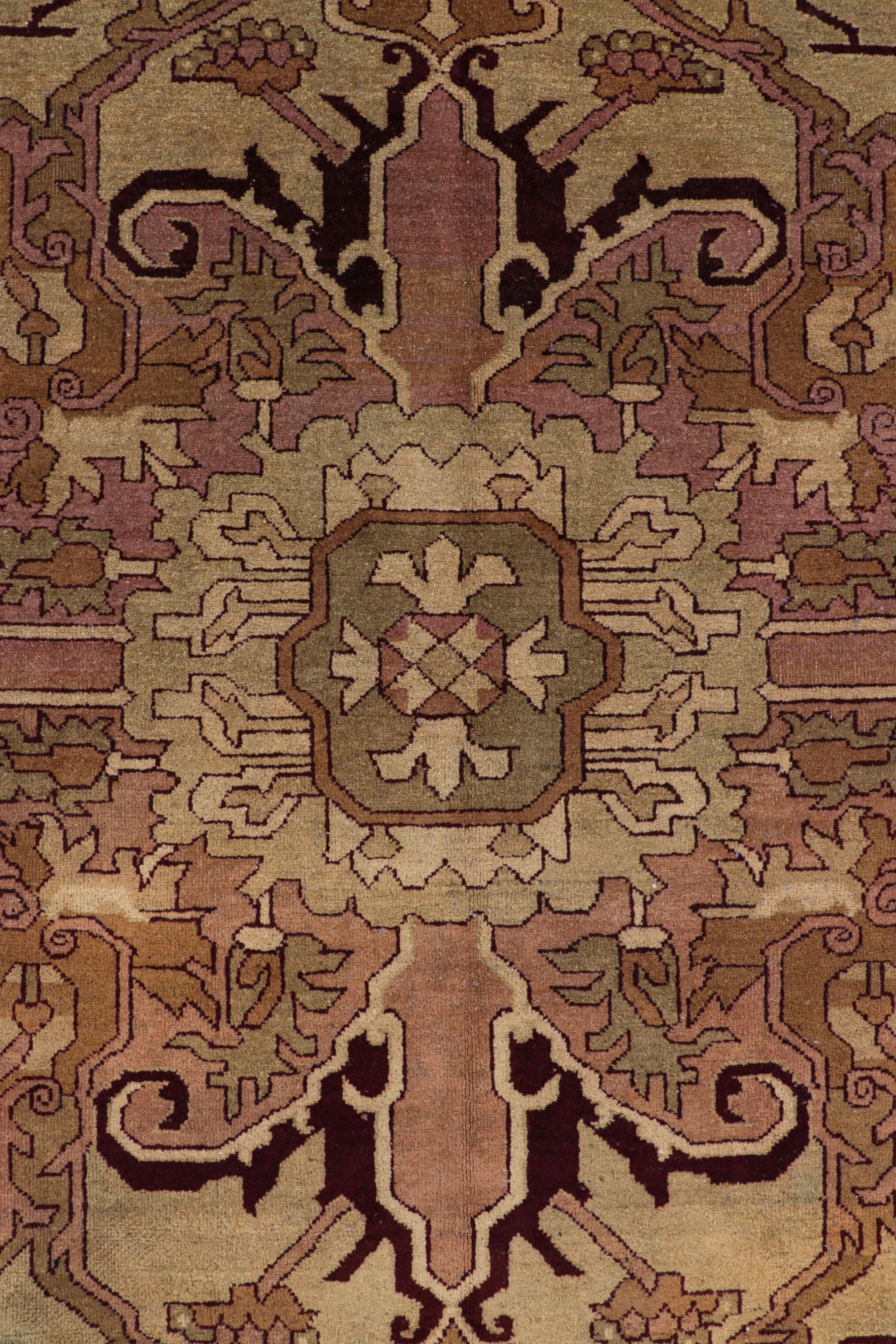 Antiker Amritsar Teppich in Beige-Braun-Tönen mit Blumenmedaillon - Rug & Kilim (Wolle) im Angebot