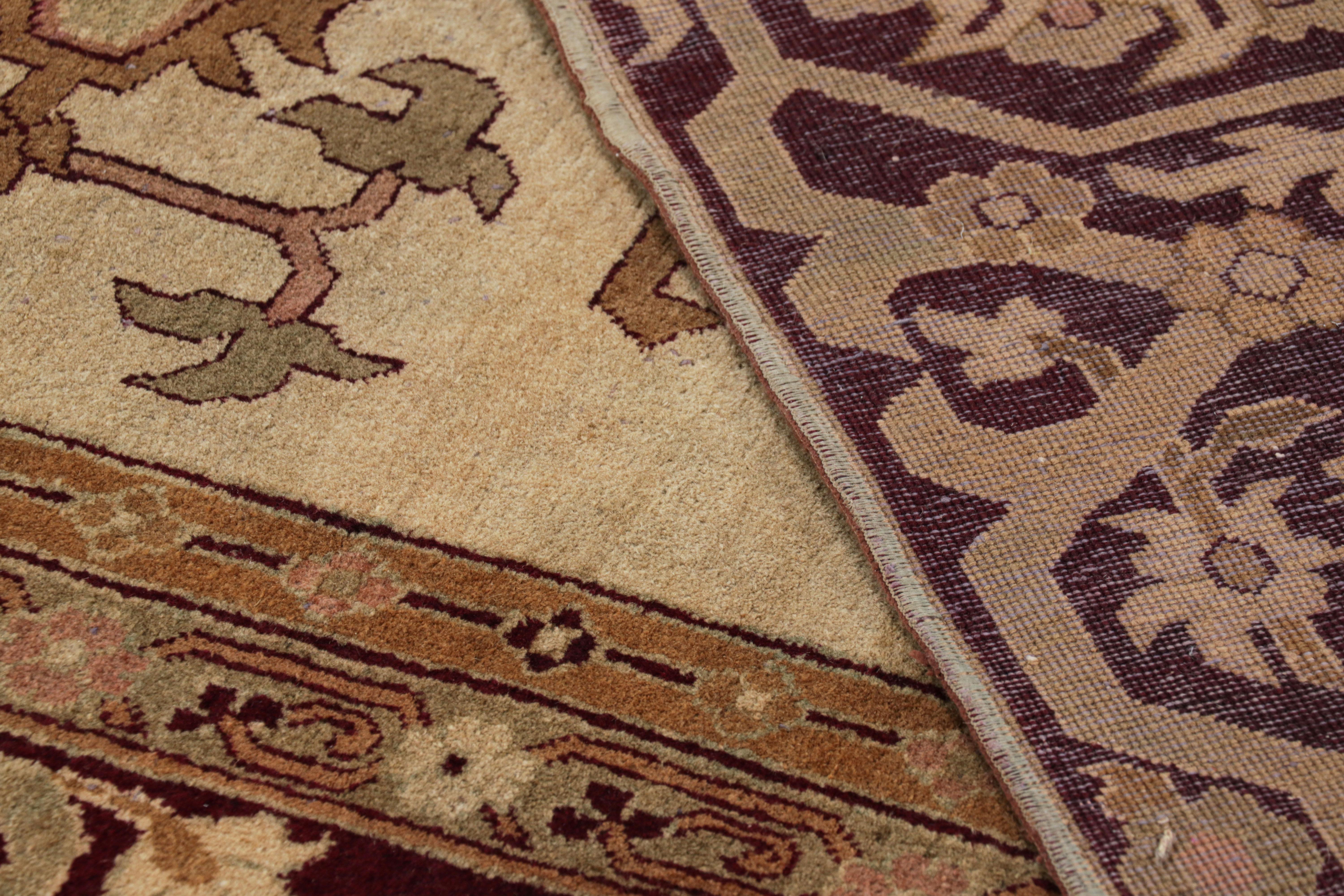 Antiker Amritsar Teppich in Beige-Braun-Tönen mit Blumenmedaillon - Rug & Kilim im Angebot 1