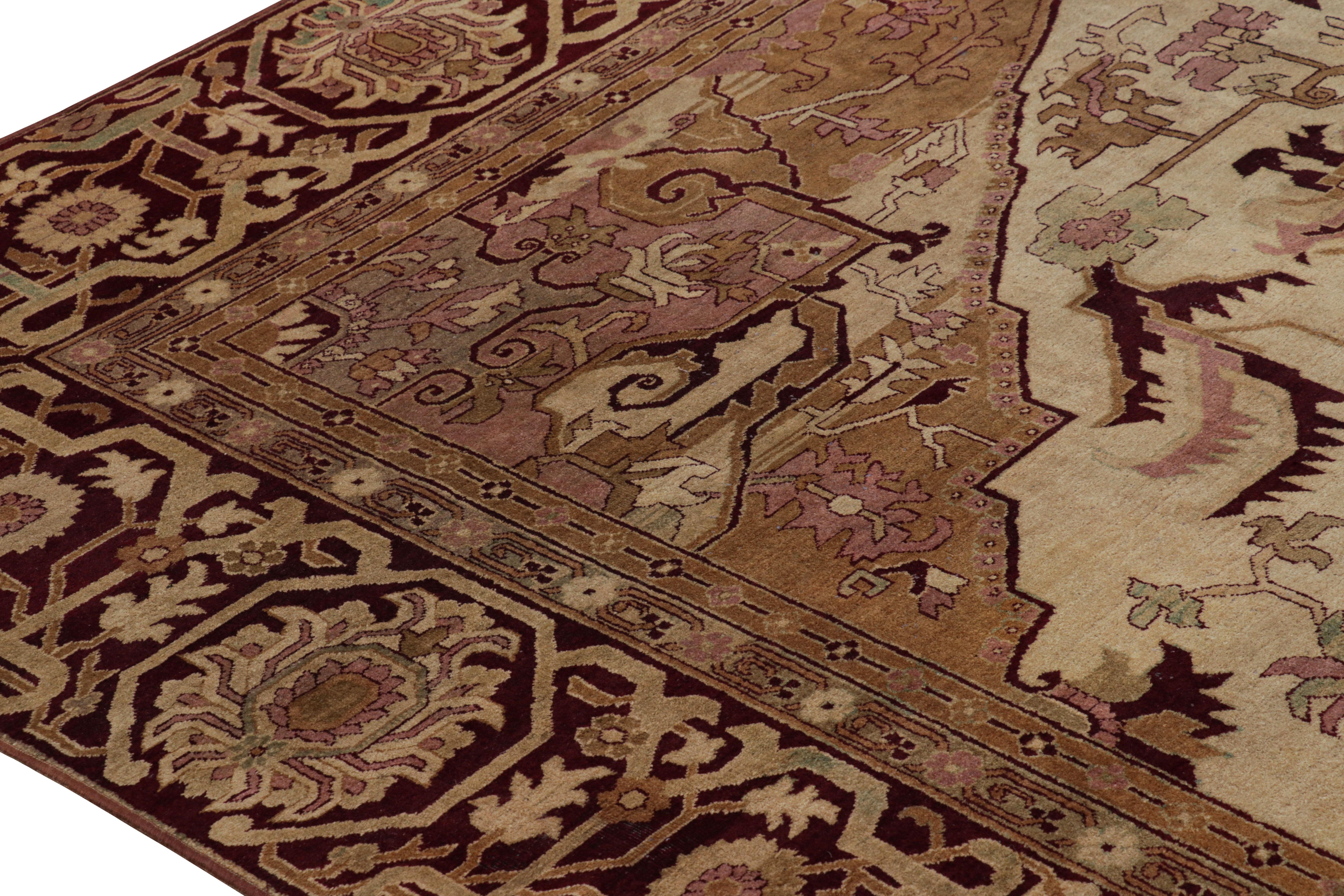 Antiker Amritsar Teppich in Beige-Braun-Tönen mit Blumenmedaillon - Rug & Kilim (Indisch) im Angebot