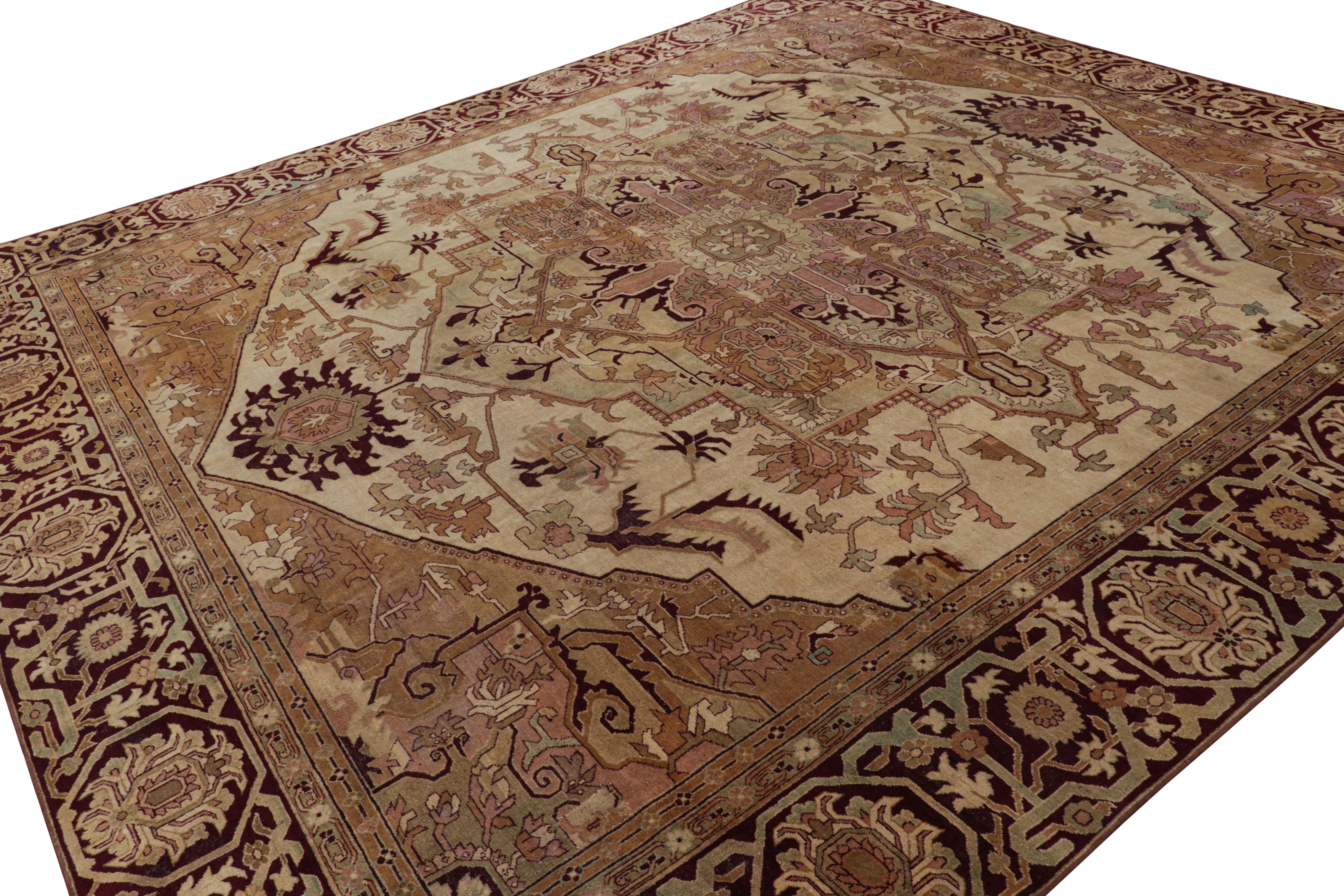 Antiker Amritsar Teppich in Beige-Braun-Tönen mit Blumenmedaillon - Rug & Kilim (Handgeknüpft) im Angebot