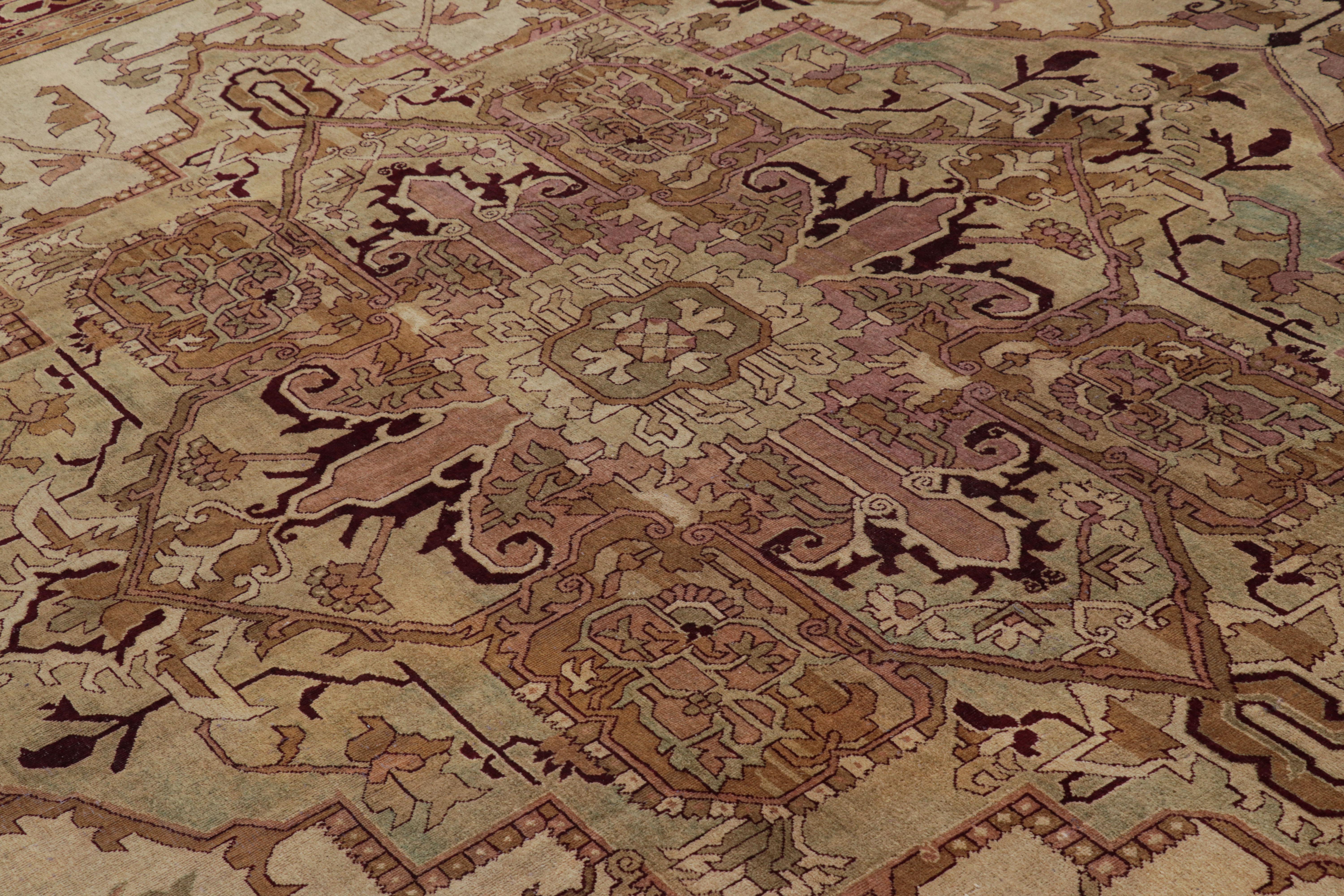 Antiker Amritsar Teppich in Beige-Braun-Tönen mit Blumenmedaillon - Rug & Kilim (Spätes 19. Jahrhundert) im Angebot