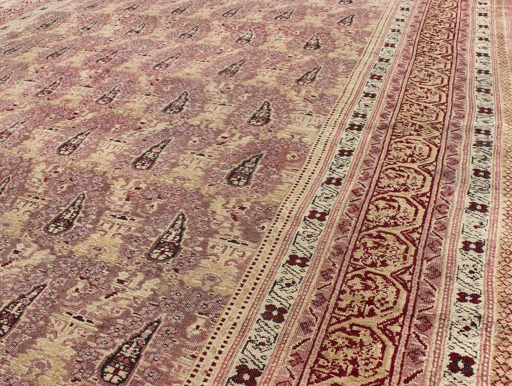 Antiker Amritsar-Teppich mit Paisley-Muster in Lavendel, Lila, Rosa und Gelb (Handgeknüpft) im Angebot