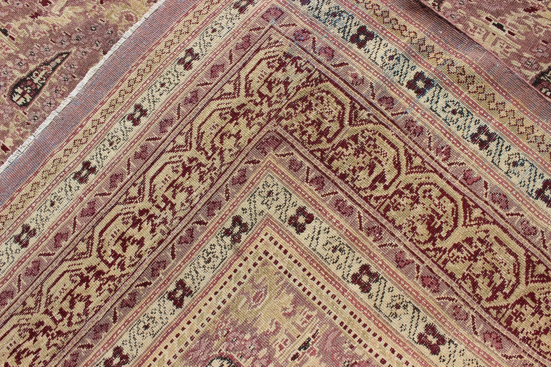 Fin du XIXe siècle Tapis d'Amritsar ancien à motif cachemire en lavande, violet, rose et jaune en vente