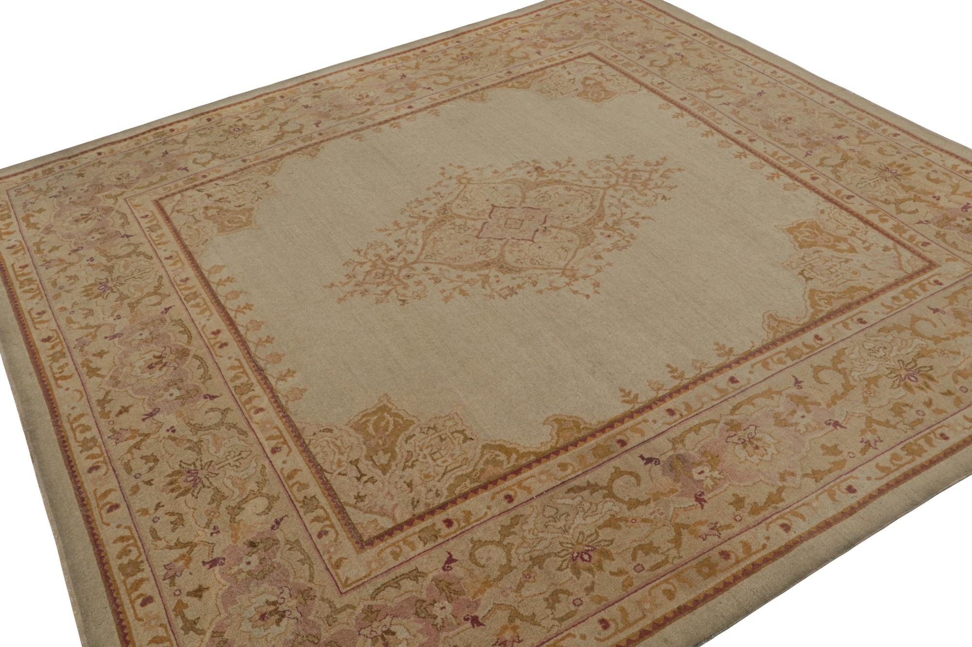 Hand-knotted in wool, this 8x8 antique Amritsar square rug is a unique open field piece in the masterpieces R&K Principal Jahanshah Nazmiyal curates for their distinction and beauty. 

On the Design: 

This antique Amritsar square rug is a