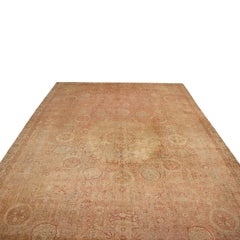 Antiker antiker Amritsar-Blumenteppich aus Wolle in Beige und Rosa von Teppich & Kelim
