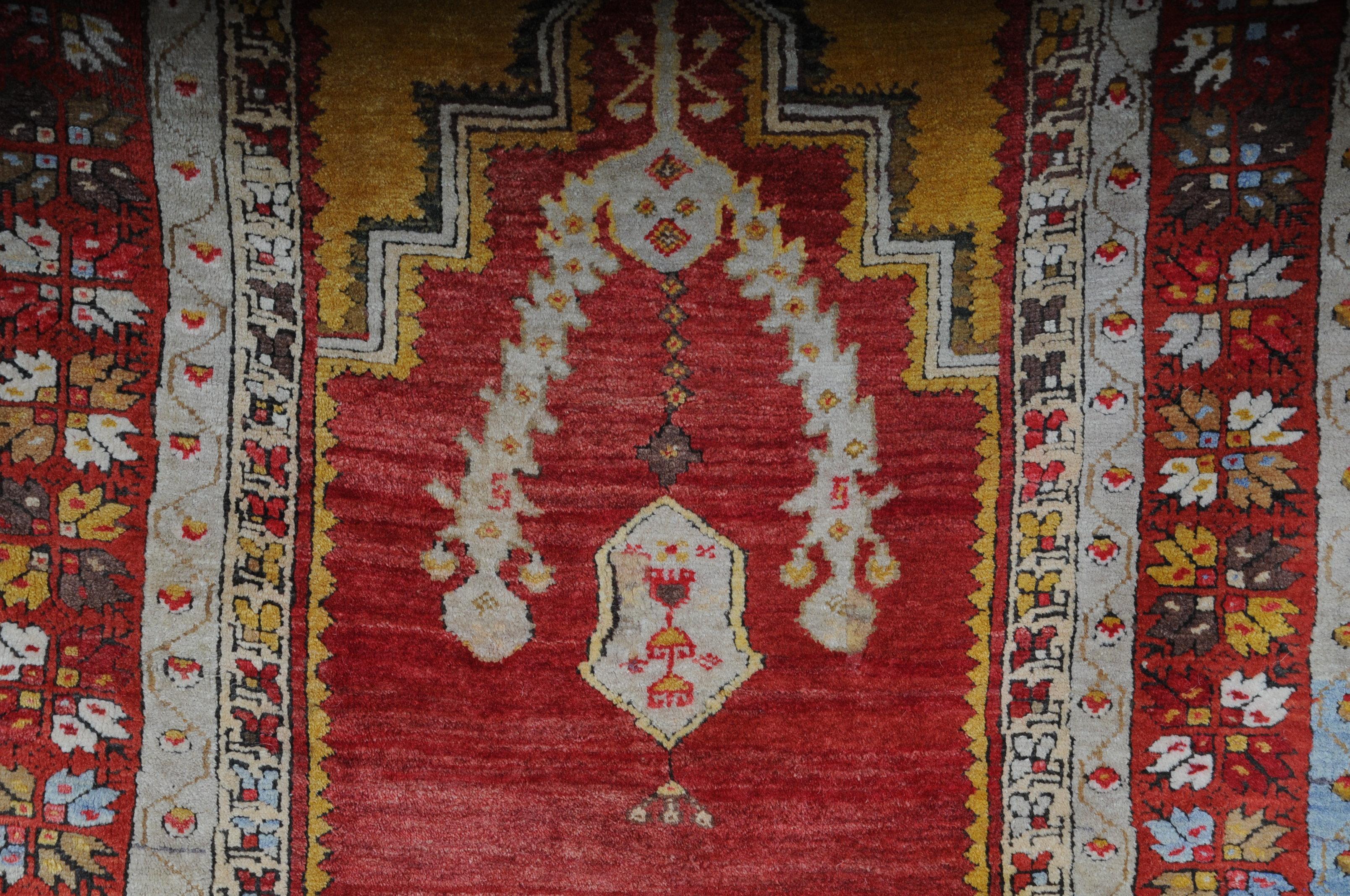 Antique Anatolian Konya Prayer Bridge / Carpet from circa 1920 In Good Condition For Sale In Berlin, DE
