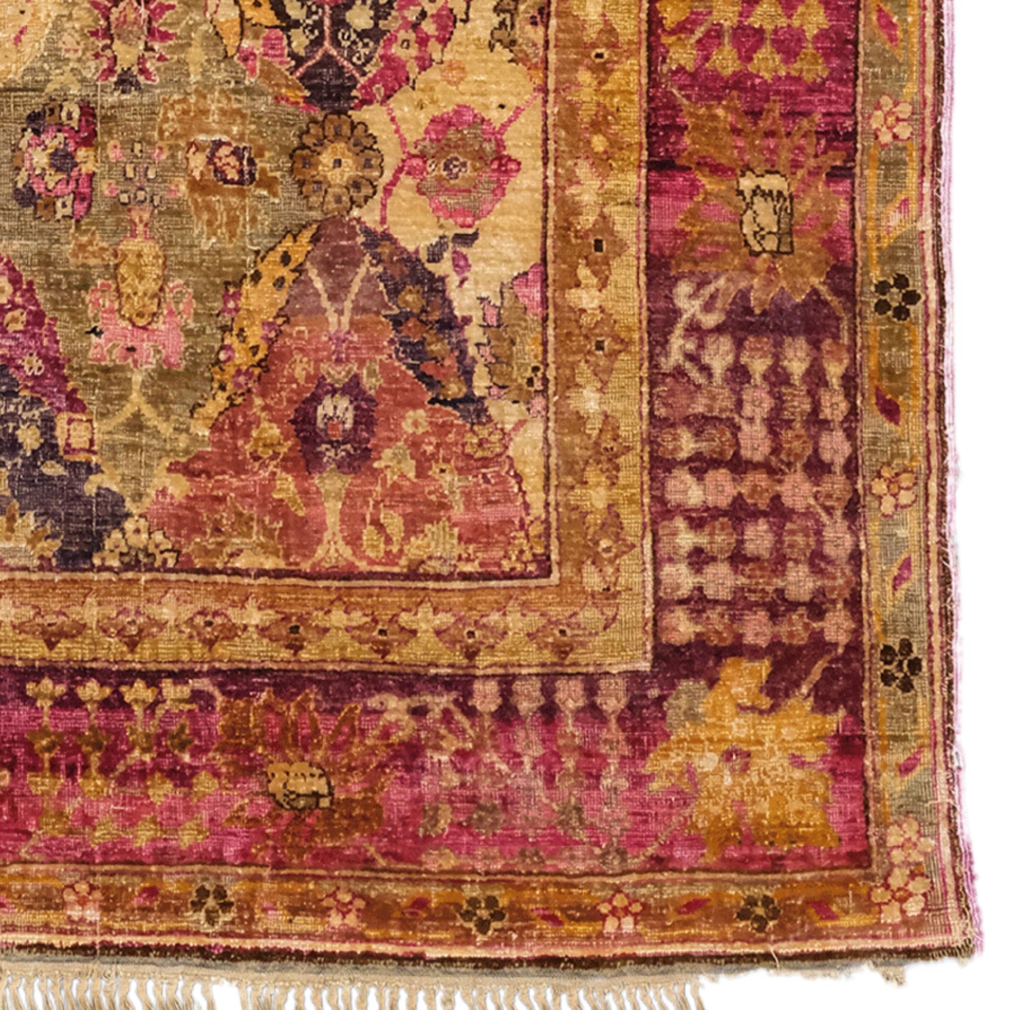 XX secolo Antico tappeto di seta Kumkapi dell'Anatolia, circa anni '20 in vendita