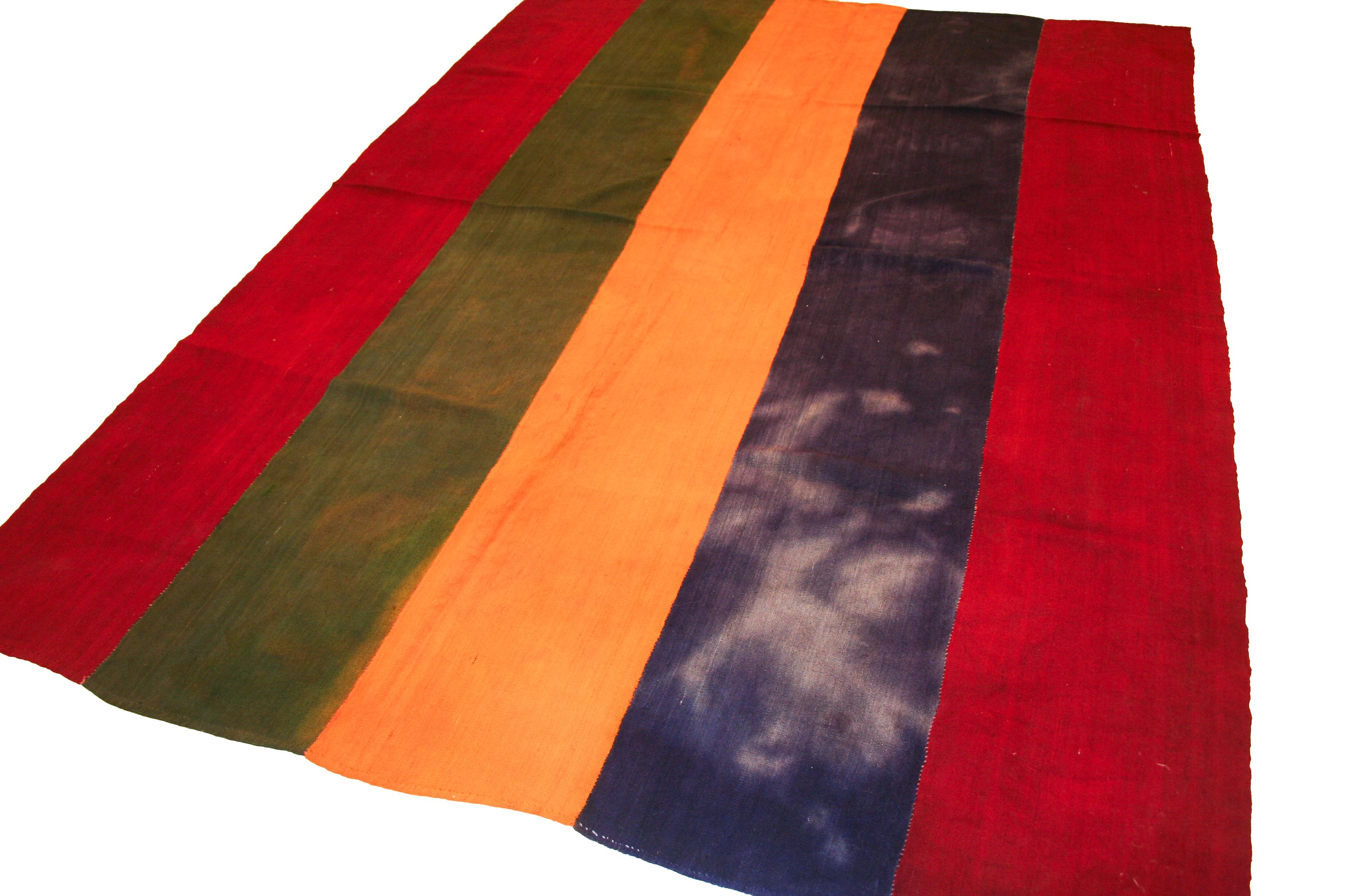 Antiker Anatolischer Minimalistischer Gestreifter Perdeh Kilim Teppich (Türkisch) im Angebot