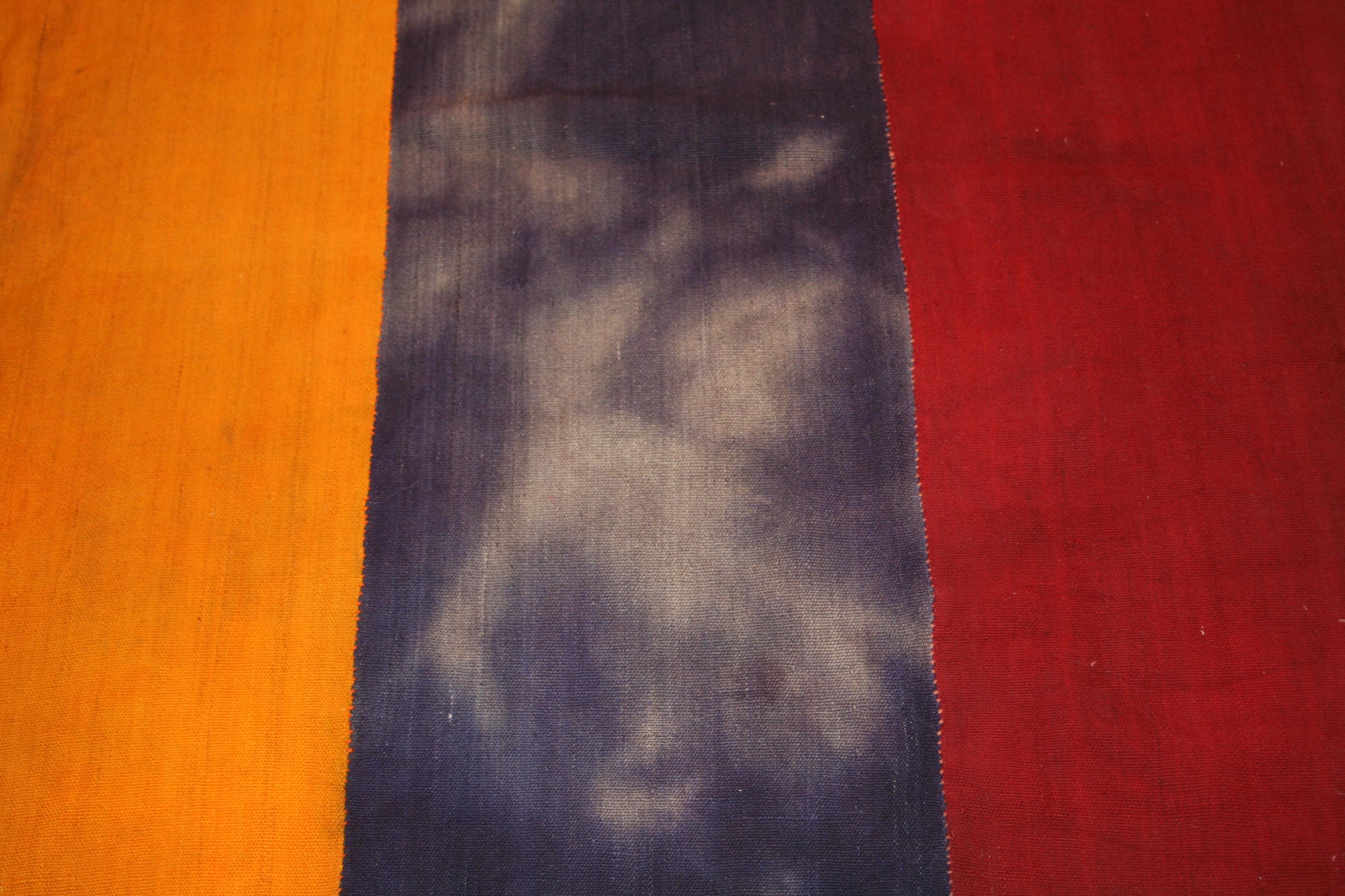 Antiker Anatolischer Minimalistischer Gestreifter Perdeh Kilim Teppich (Handgewebt) im Angebot