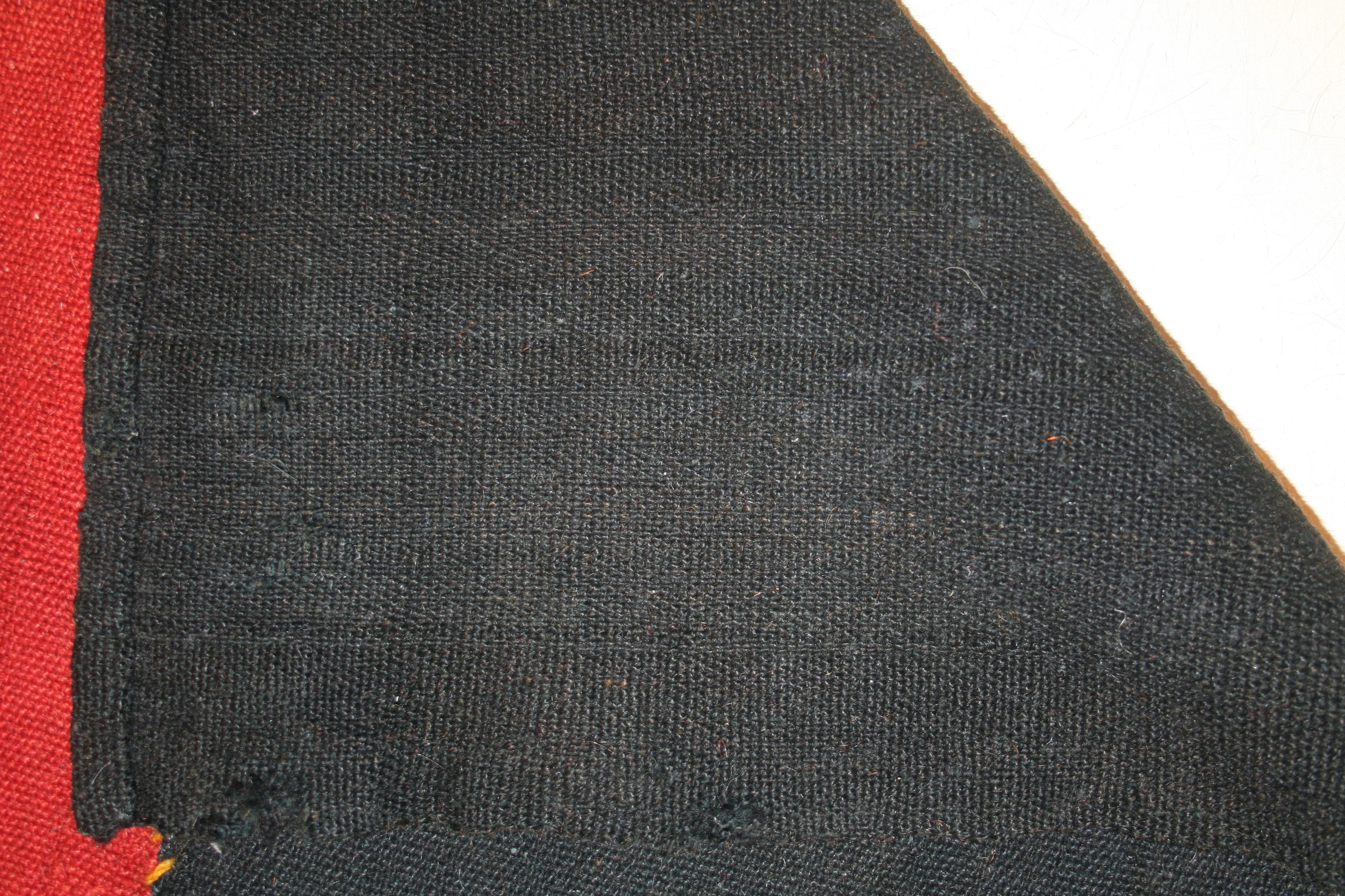 Tessuto a mano Antico tappeto minimalista anatolico a strisce Perdeh Kilim in vendita