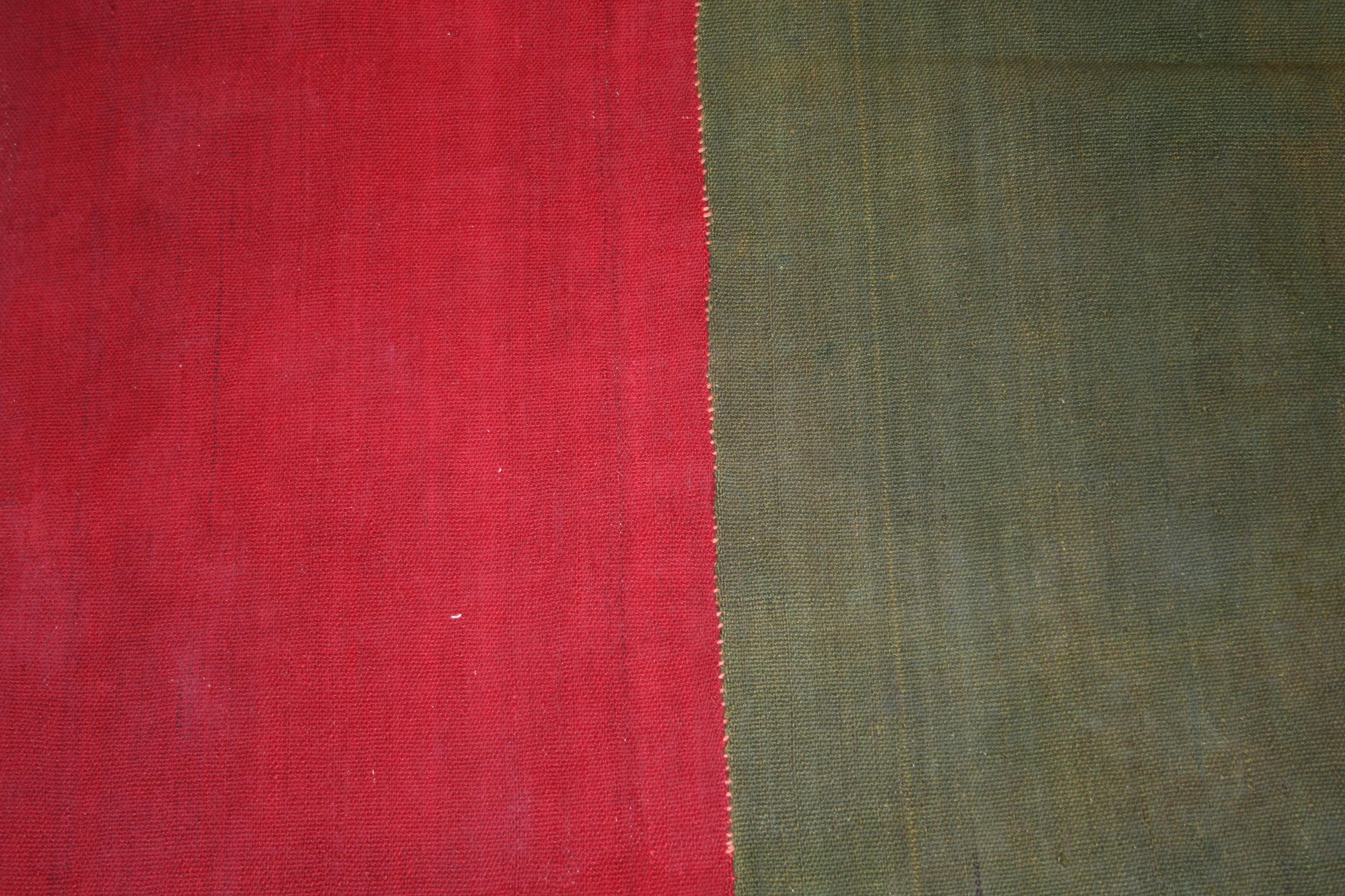 Antiker Anatolischer Minimalistischer Gestreifter Perdeh Kilim Teppich (20. Jahrhundert) im Angebot