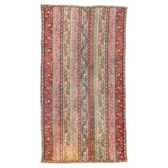 Tapis antique d'Anatolie avec un beau motif floral de vigne