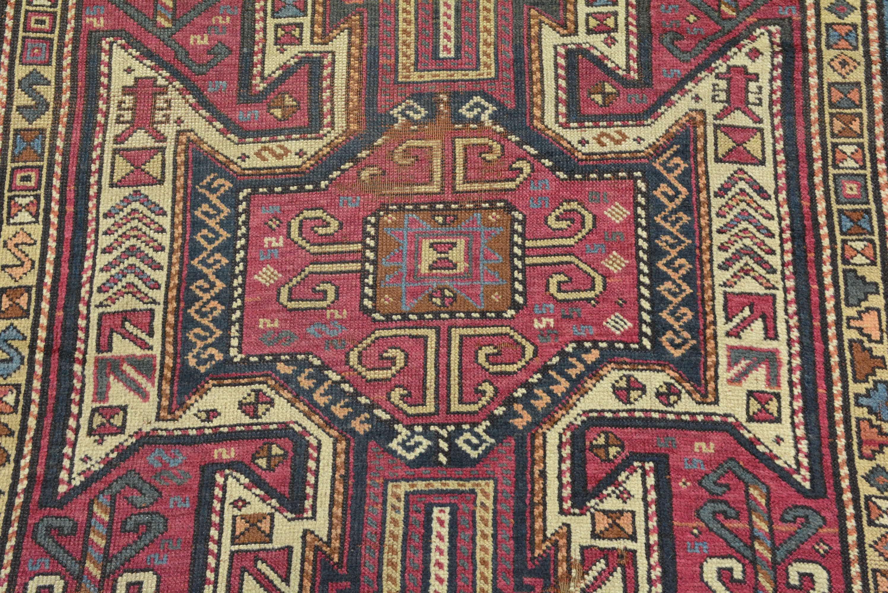 Antiker anatolischer Sarkisla Yuruk Läufer (Stammeskunst) im Angebot