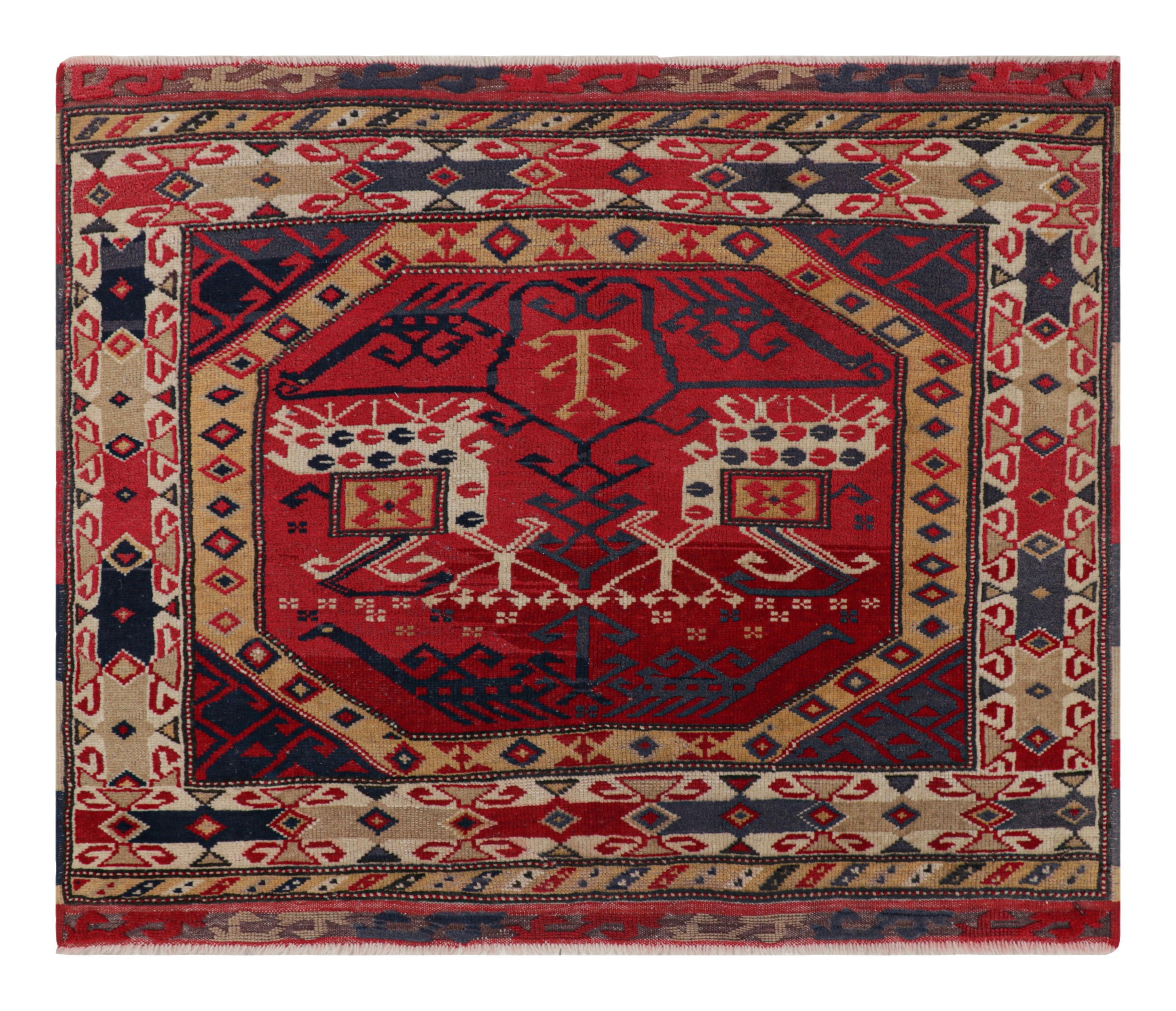 Alfombra cuadrada antigua de Anatolia en rojo con motivos geométricos, de Rug & Kilim