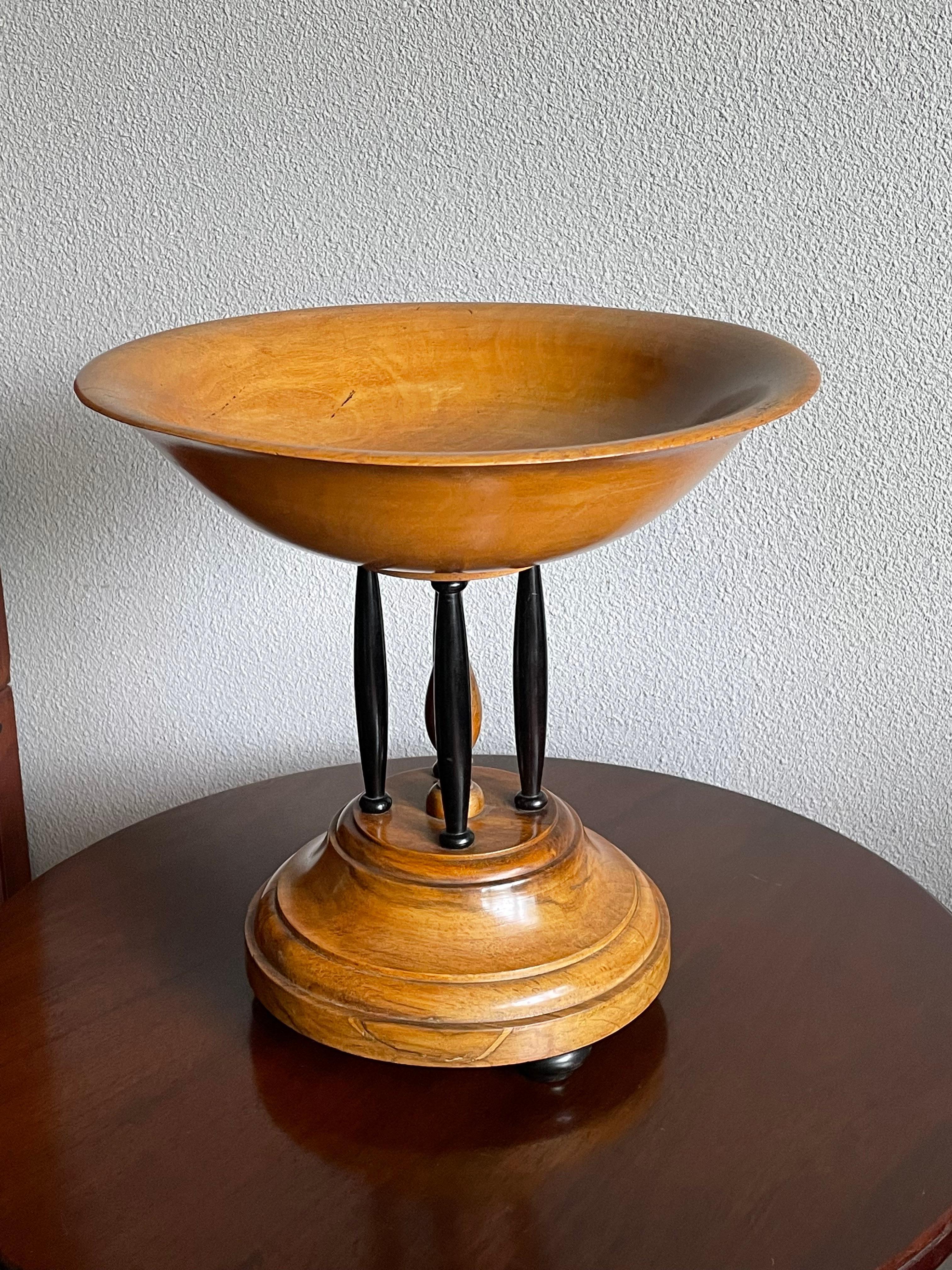 Antique and All Handcrafted 19th Century Wooden Fruitbowl / Center Table Piece 6