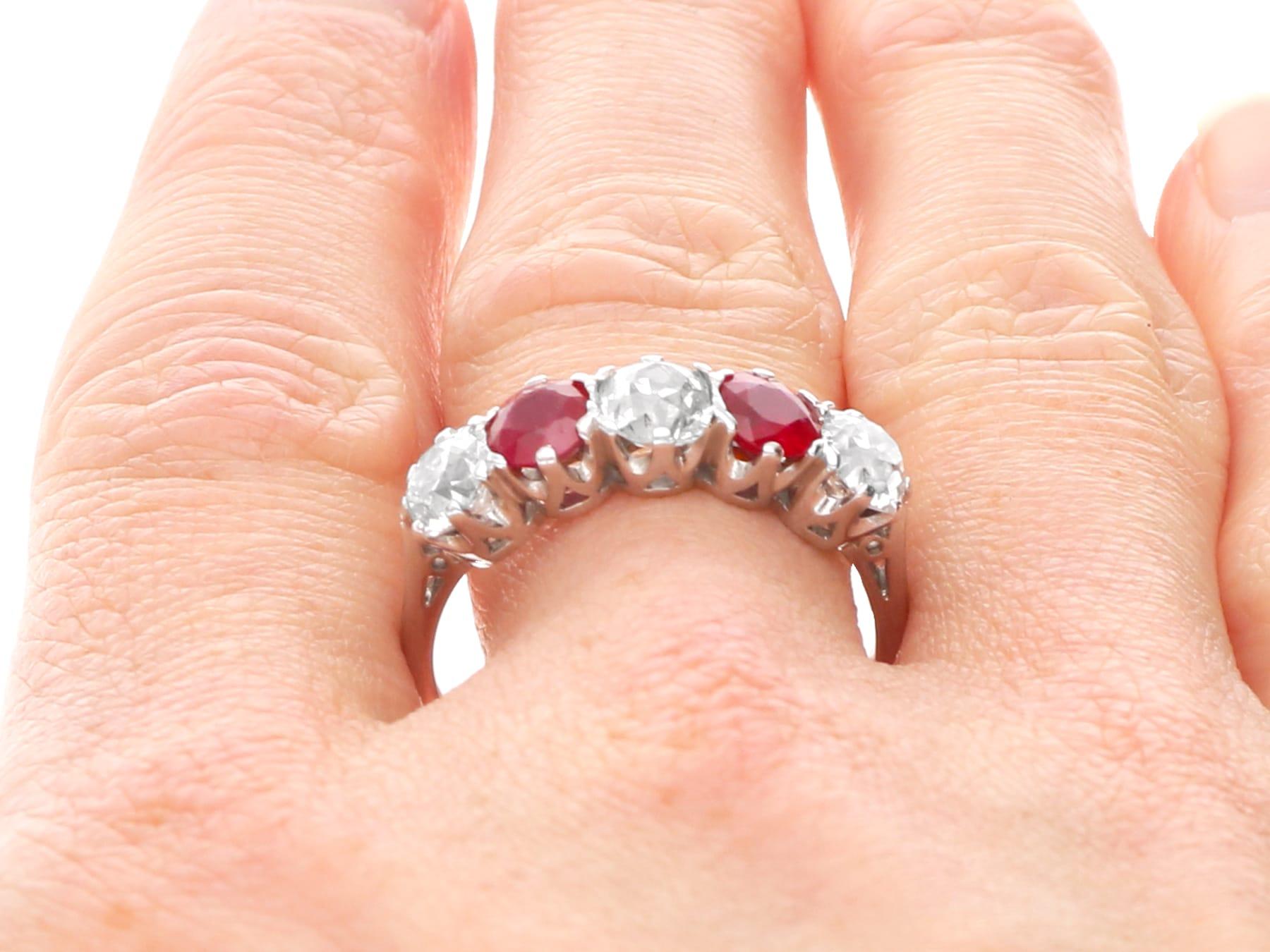 Anillo Antiguo y Contemporáneo de Platino con Rubí de 1,00 Quilates y Diamante de 1,84 Quilates en venta 6