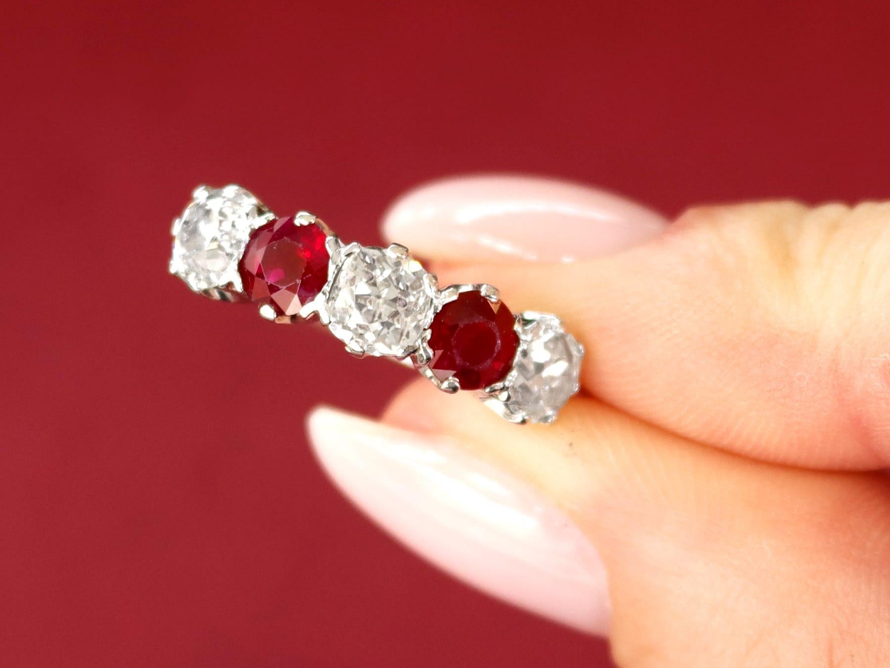 Anillo Antiguo y Contemporáneo de Platino con Rubí de 1,00 Quilates y Diamante de 1,84 Quilates Corte redondo en venta