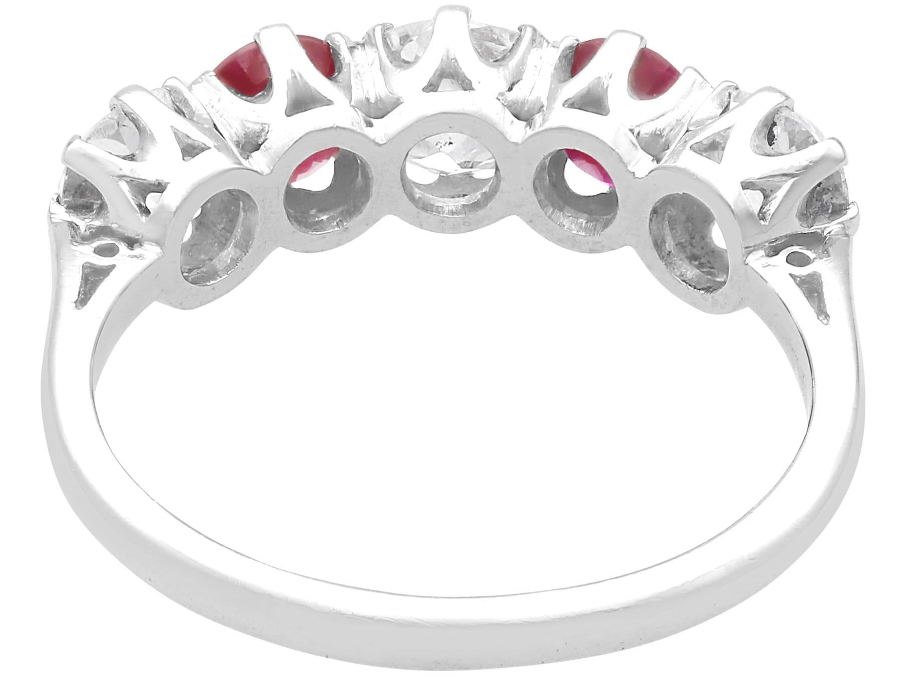 Anillo Antiguo y Contemporáneo de Platino con Rubí de 1,00 Quilates y Diamante de 1,84 Quilates en venta 2