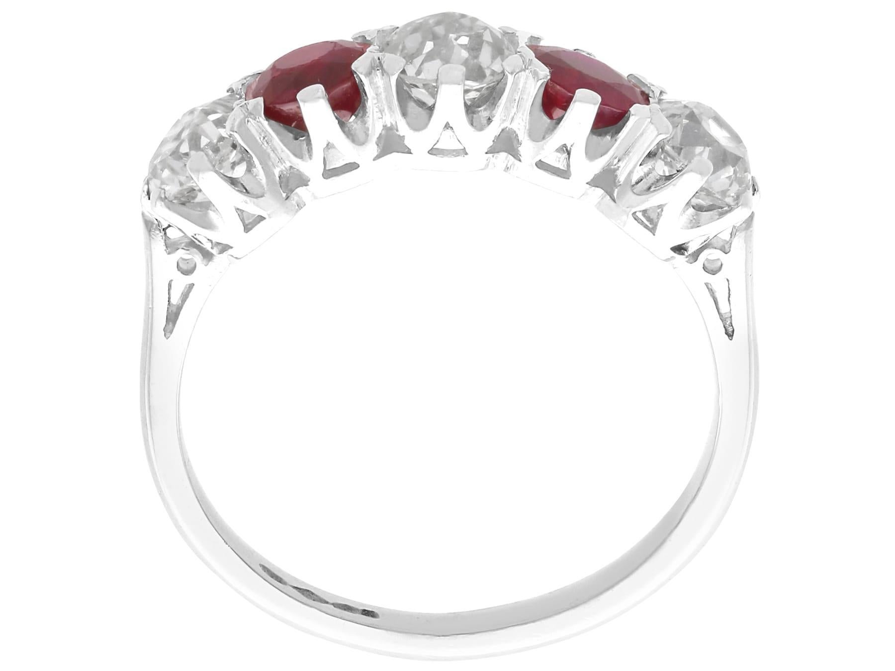 Anillo Antiguo y Contemporáneo de Platino con Rubí de 1,00 Quilates y Diamante de 1,84 Quilates en venta 3