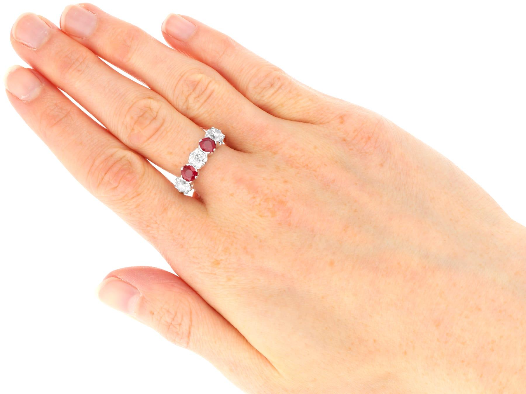 Anillo Antiguo y Contemporáneo de Platino con Rubí de 1,00 Quilates y Diamante de 1,84 Quilates en venta 4