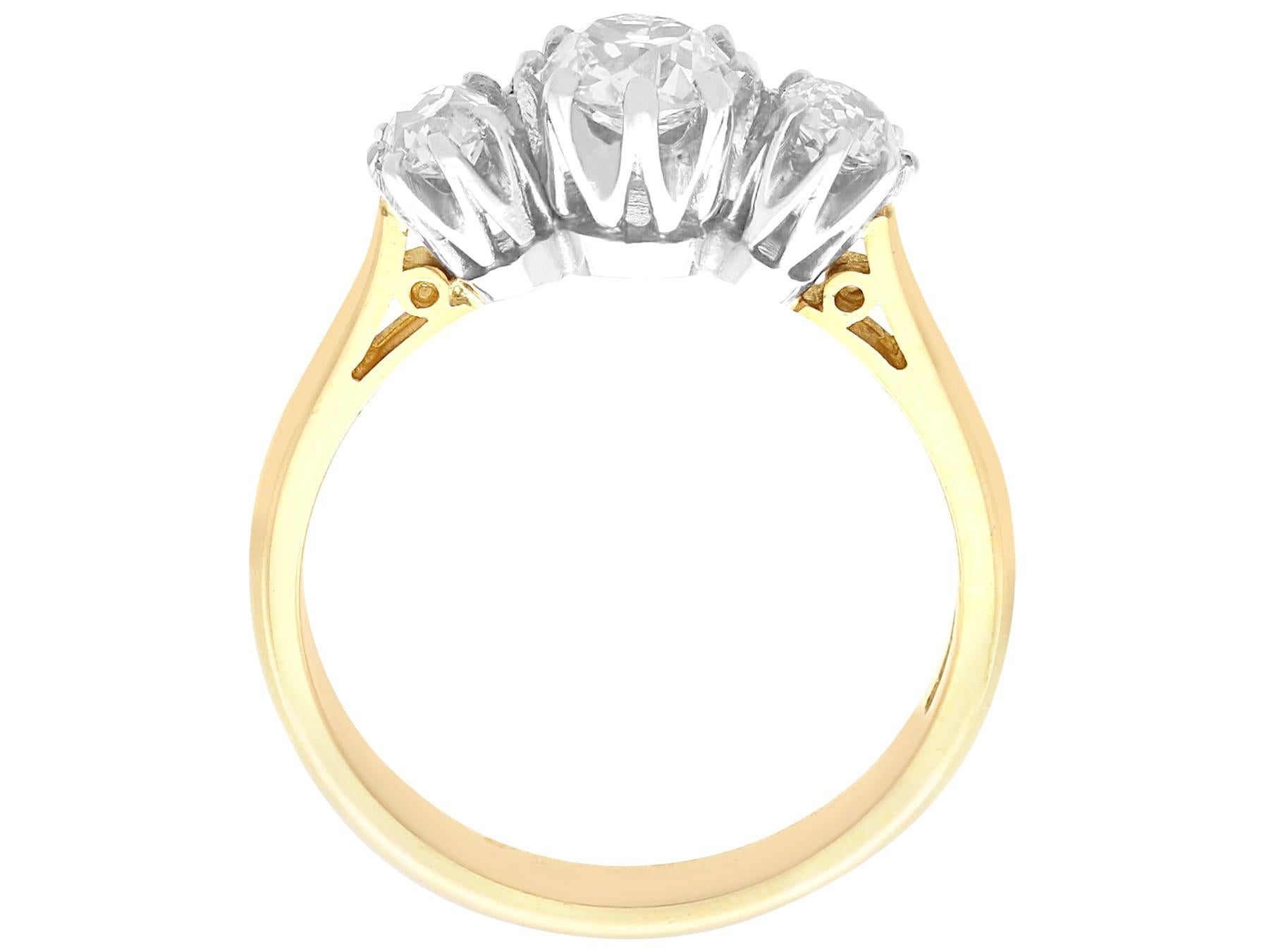 Antiker und Contemporary 1.24Ct Diamant und 18k Gelbgold Trilogie Ring  im Angebot 2