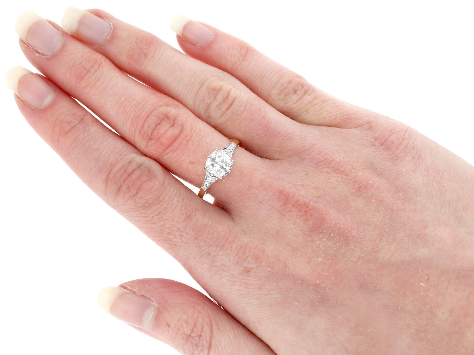 Anillo de compromiso antiguo y contemporáneo de oro amarillo con diamantes de 1,54 quilates en venta 5