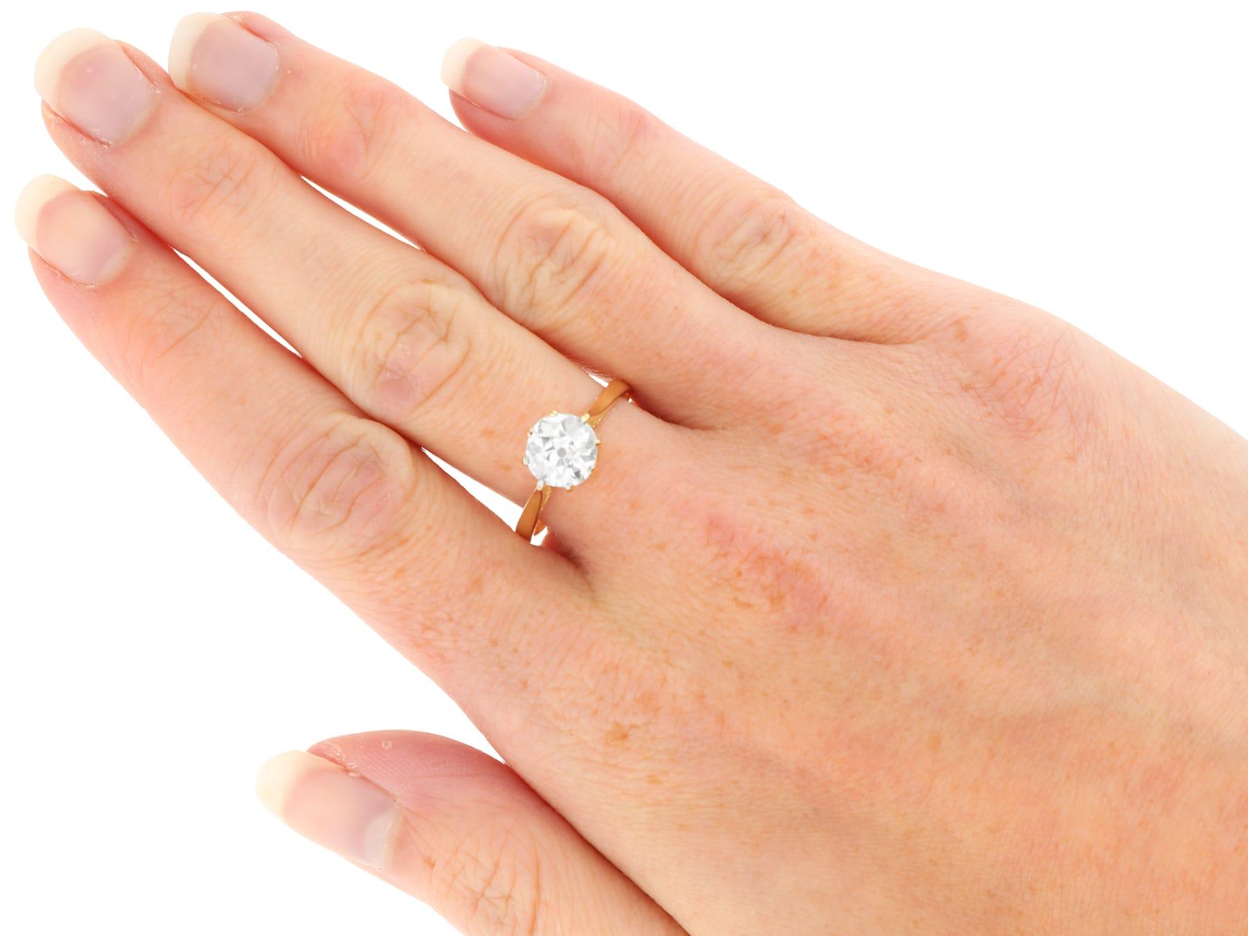 Anillo de compromiso antiguo y contemporáneo de oro amarillo de 18 quilates con 1,70 quilates de diamantes en venta 1