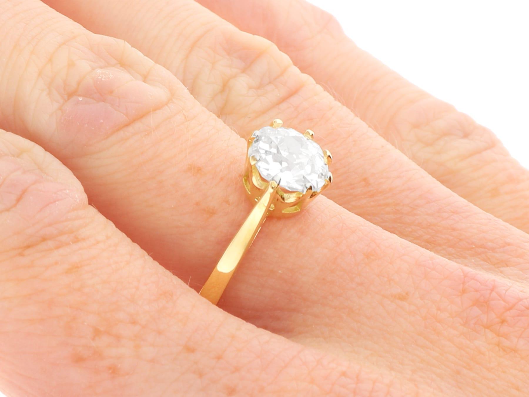 Anillo de compromiso antiguo y contemporáneo de oro amarillo de 18 quilates con 1,70 quilates de diamantes en venta 2