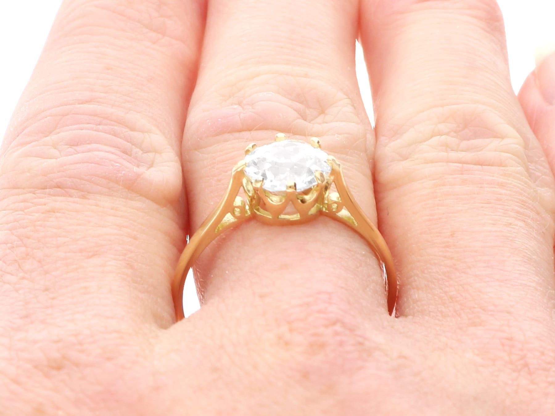 Anillo de compromiso antiguo y contemporáneo de oro amarillo de 18 quilates con 1,70 quilates de diamantes en venta 3