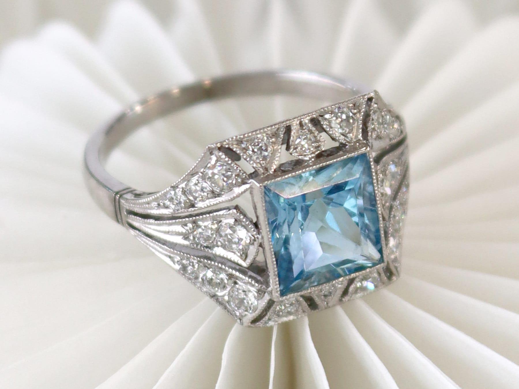 Antique and Contemporary 1.81 Carat Aquamarine 0.50 Carat Diamond Platinum Ring In Excellent Condition For Sale In Jesmond, Newcastle Upon Tyne