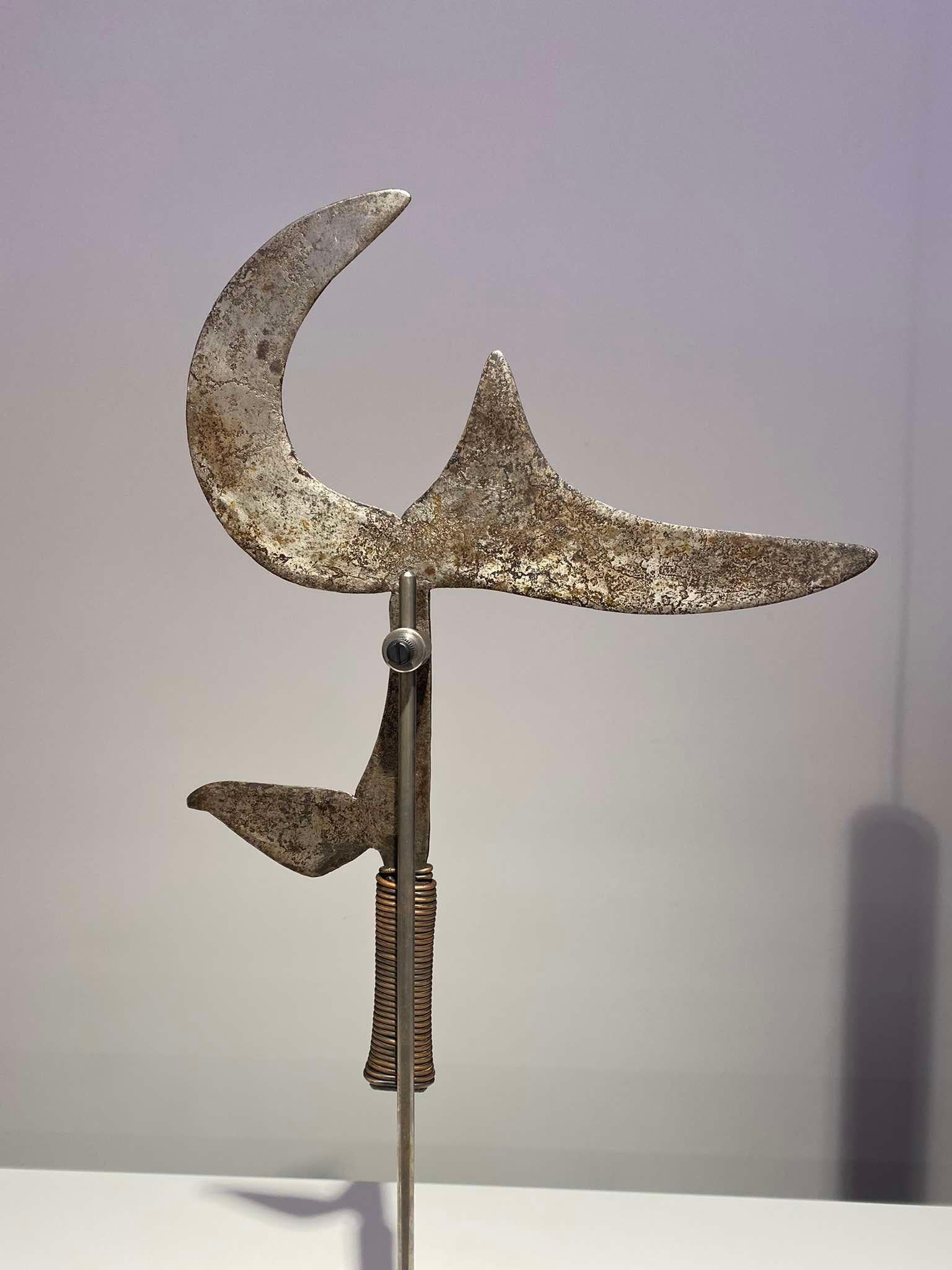 Congolais Couteau tournant Kipinga ancien et exceptionnel Ngbaka Bwaka Ngombe tribu du Congo en vente