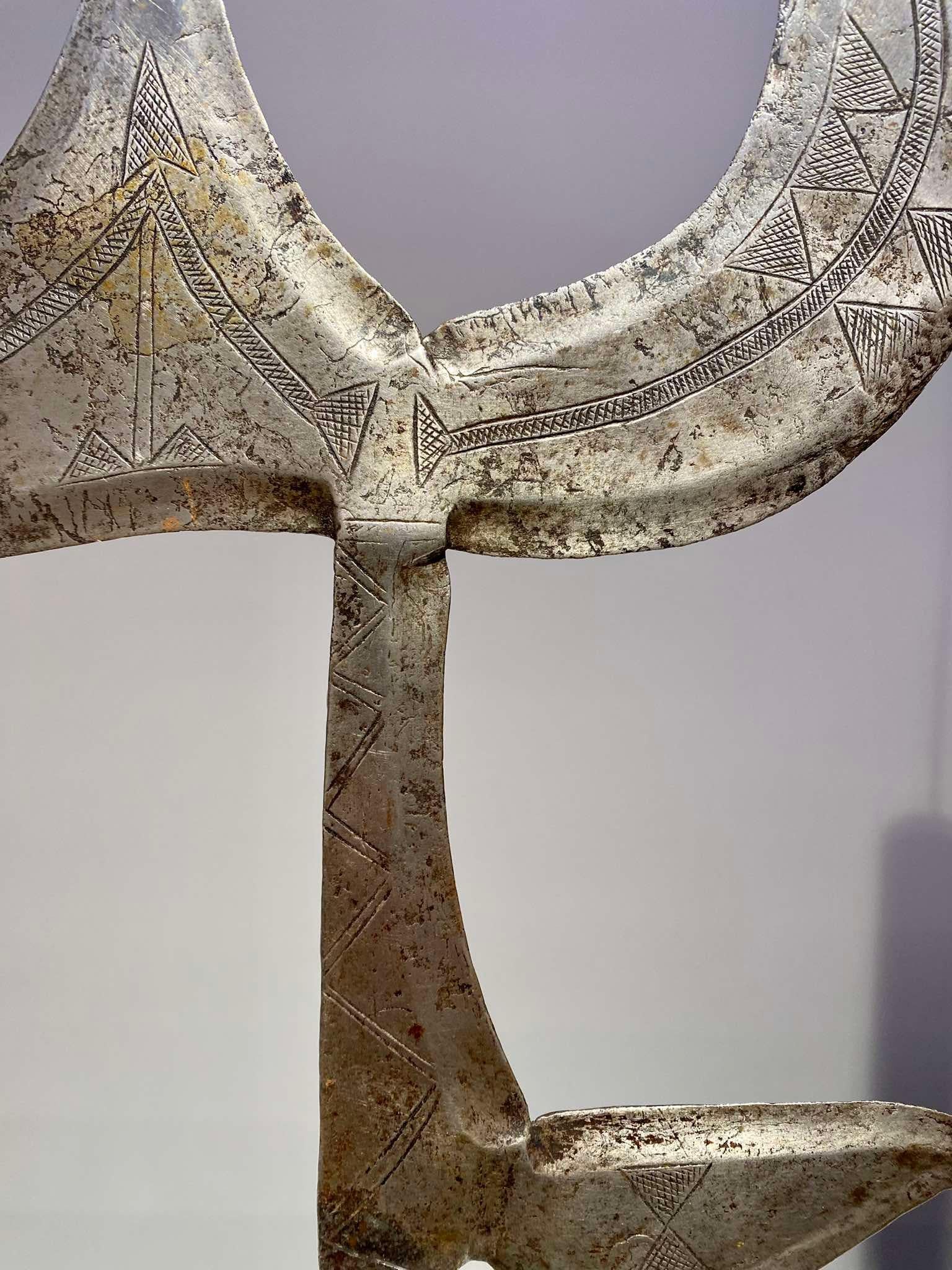 XIXe siècle Couteau tournant Kipinga ancien et exceptionnel Ngbaka Bwaka Ngombe tribu du Congo en vente