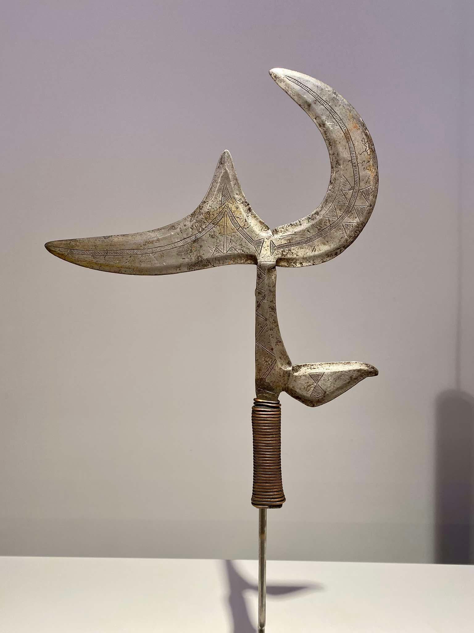 Couteau tournant Kipinga ancien et exceptionnel Ngbaka Bwaka Ngombe tribu du Congo en vente 1