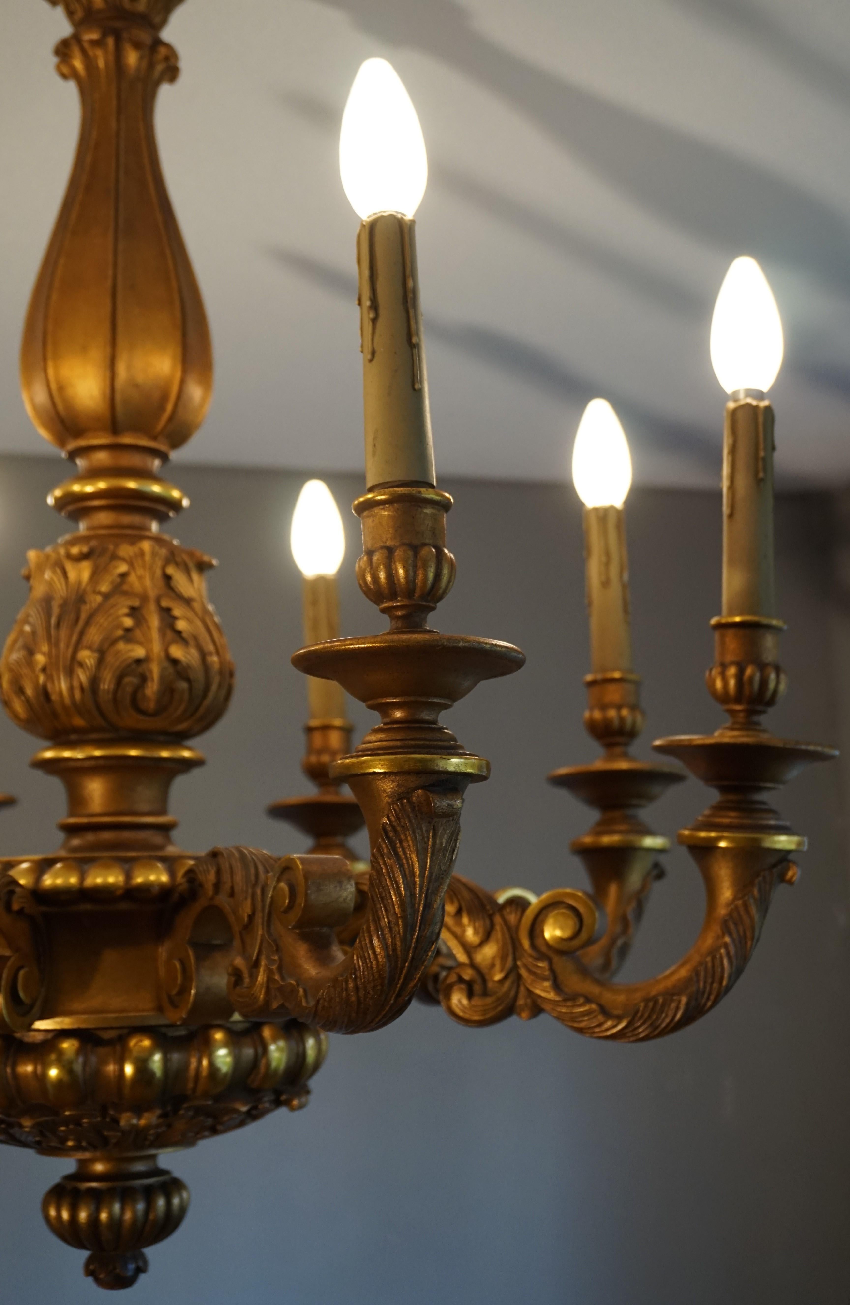 Antique and Good Size Hand Carved and Gilt Wooden Eight-Light Pendant Chandelier For Sale 4