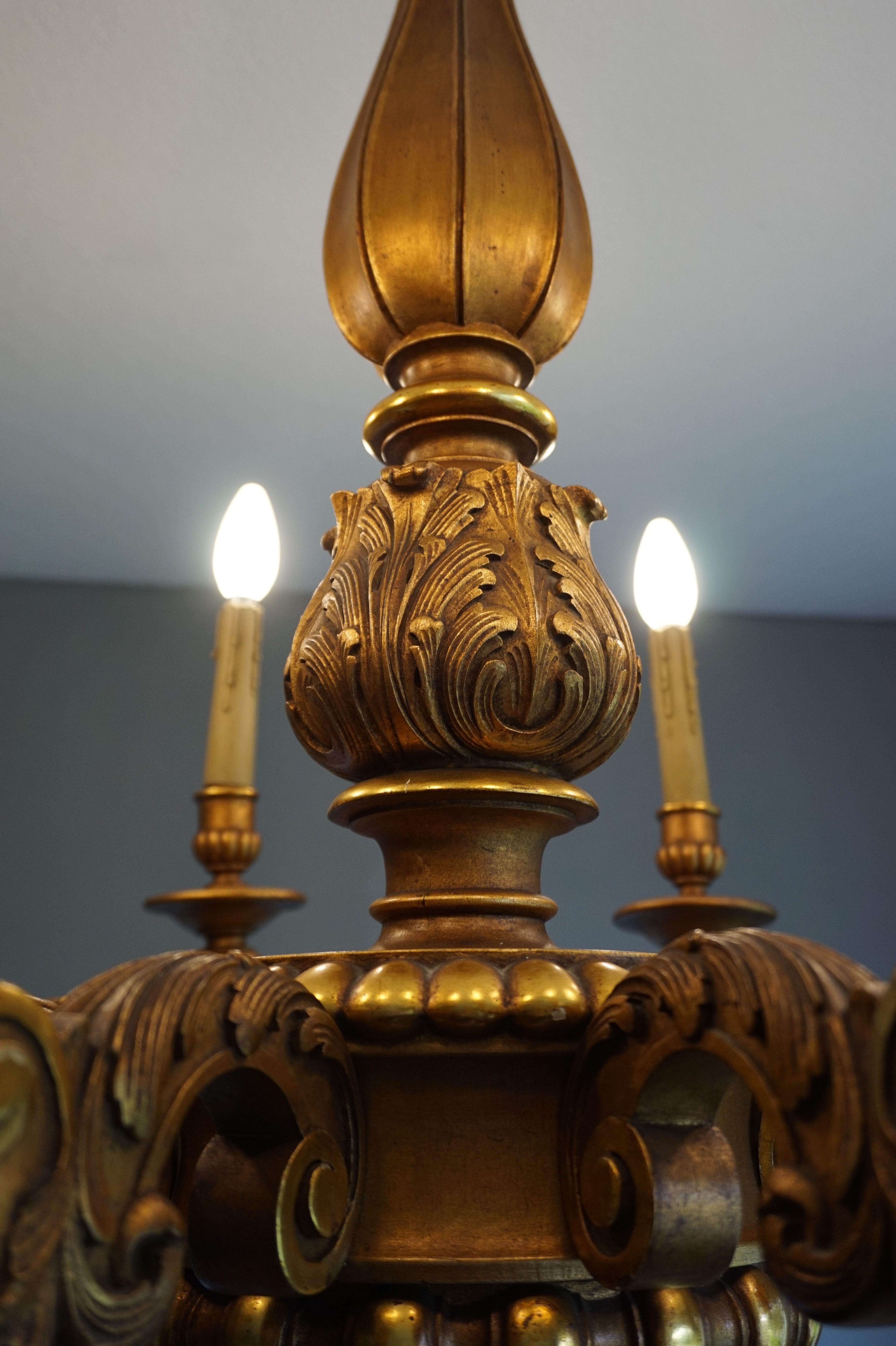 Antique and Good Size Hand Carved and Gilt Wooden Eight-Light Pendant Chandelier For Sale 7