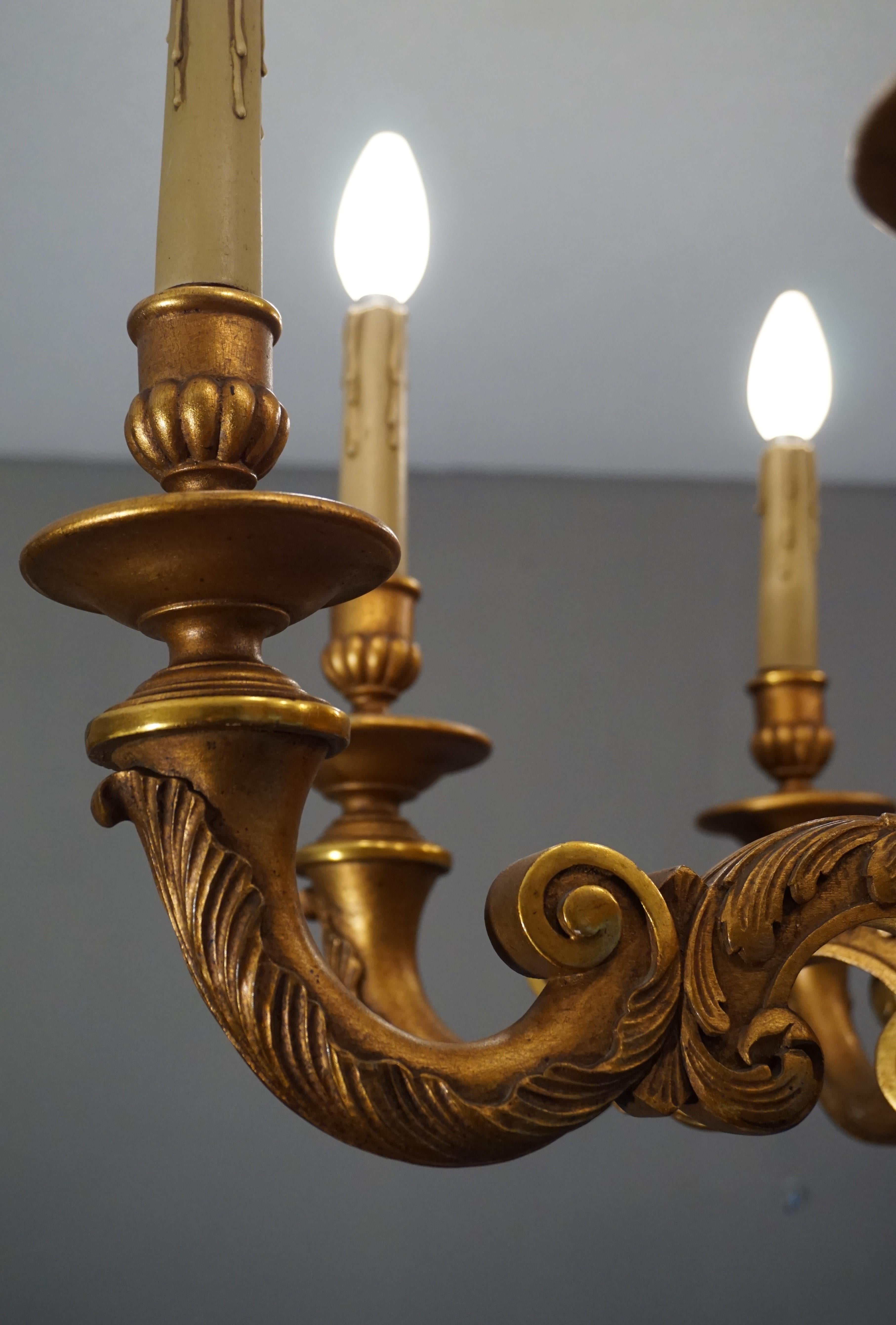 20th Century Antique and Good Size Hand Carved and Gilt Wooden Eight-Light Pendant Chandelier For Sale