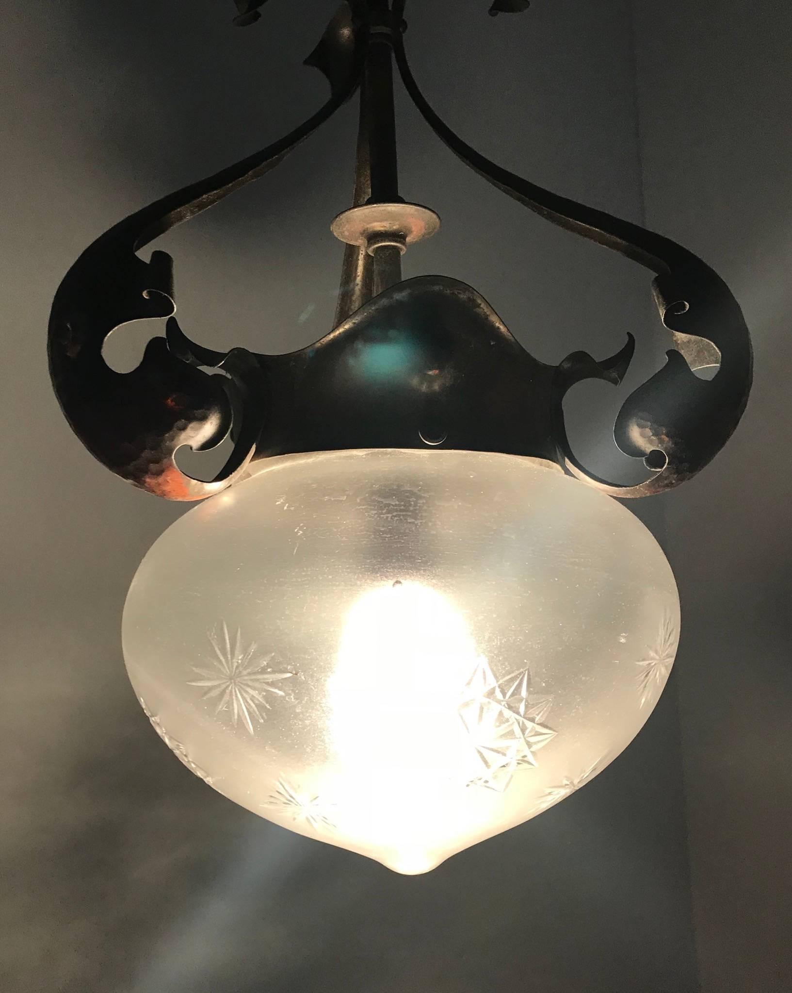 Antique and Great Design, Arts & Crafts Hammered Copper and Glass Pendant Light In Excellent Condition In Lisse, NL