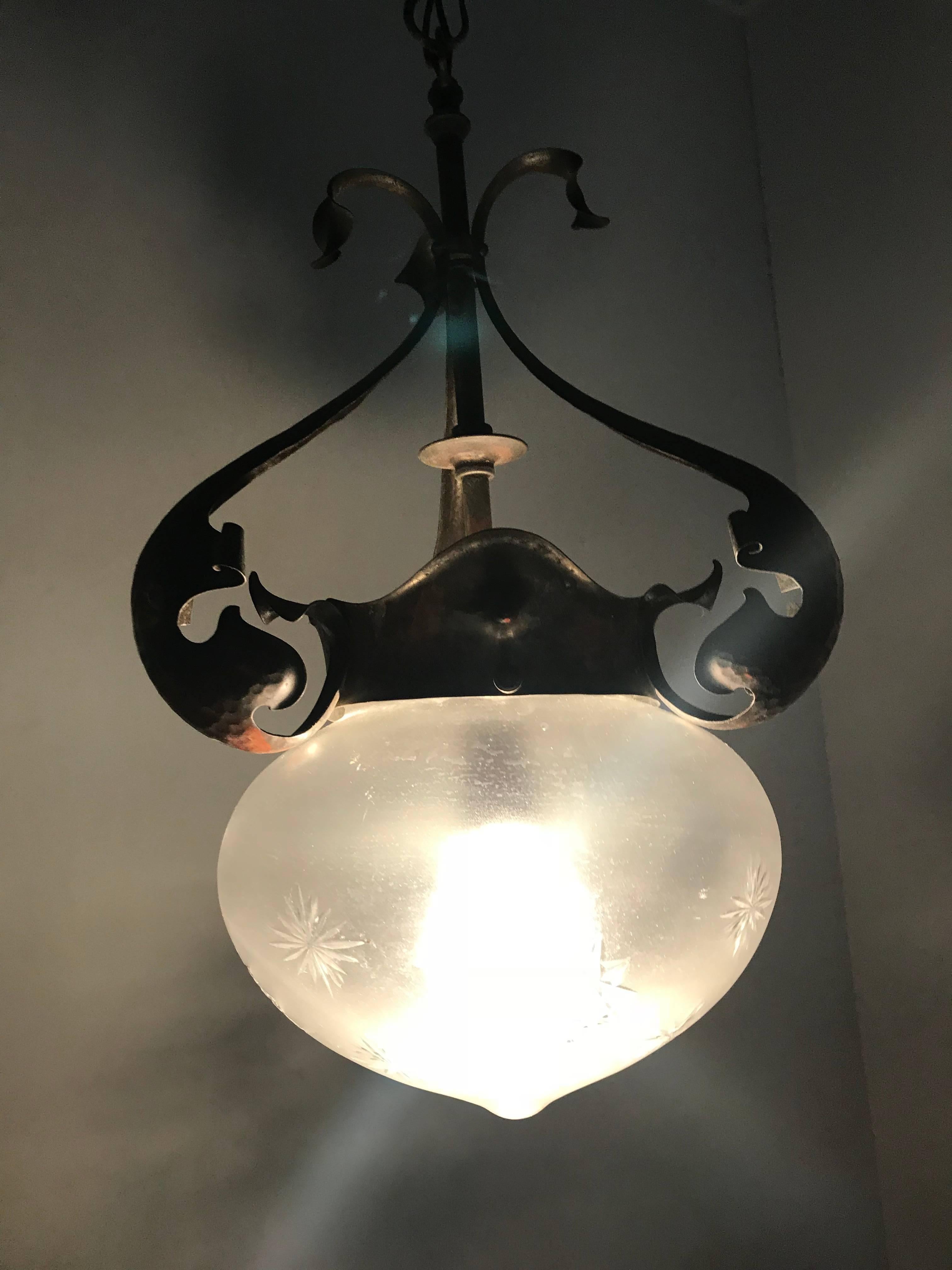 20th Century Antique and Great Design, Arts & Crafts Hammered Copper and Glass Pendant Light