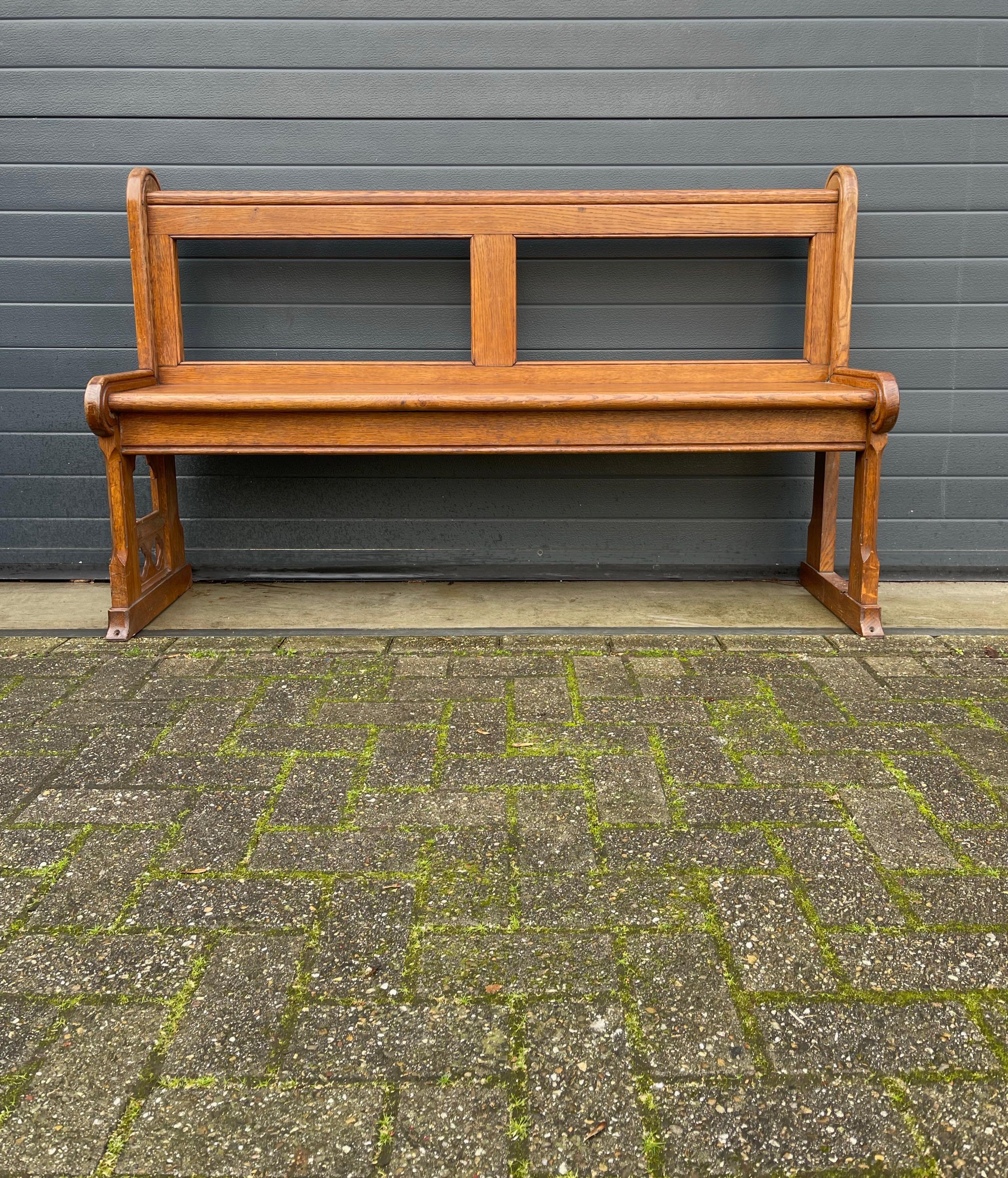Antique and Handcrafted Gothic Revival Solid Tiger Oak Practical Hallway Bench For Sale 11