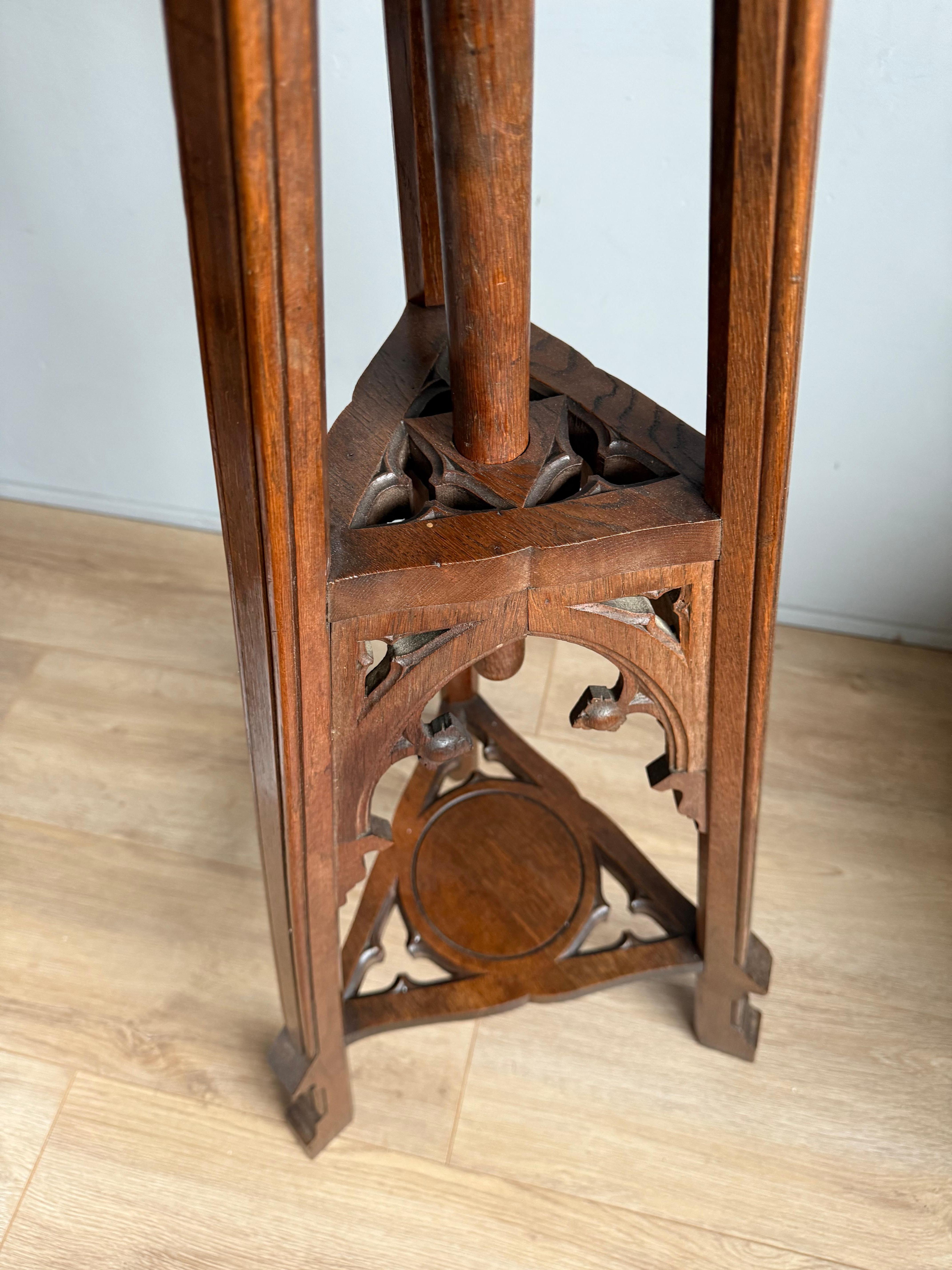 Antiguo caballete de iglesia de roble tallado, caballete de estudio o pedestal de renacimiento gótico en venta 3
