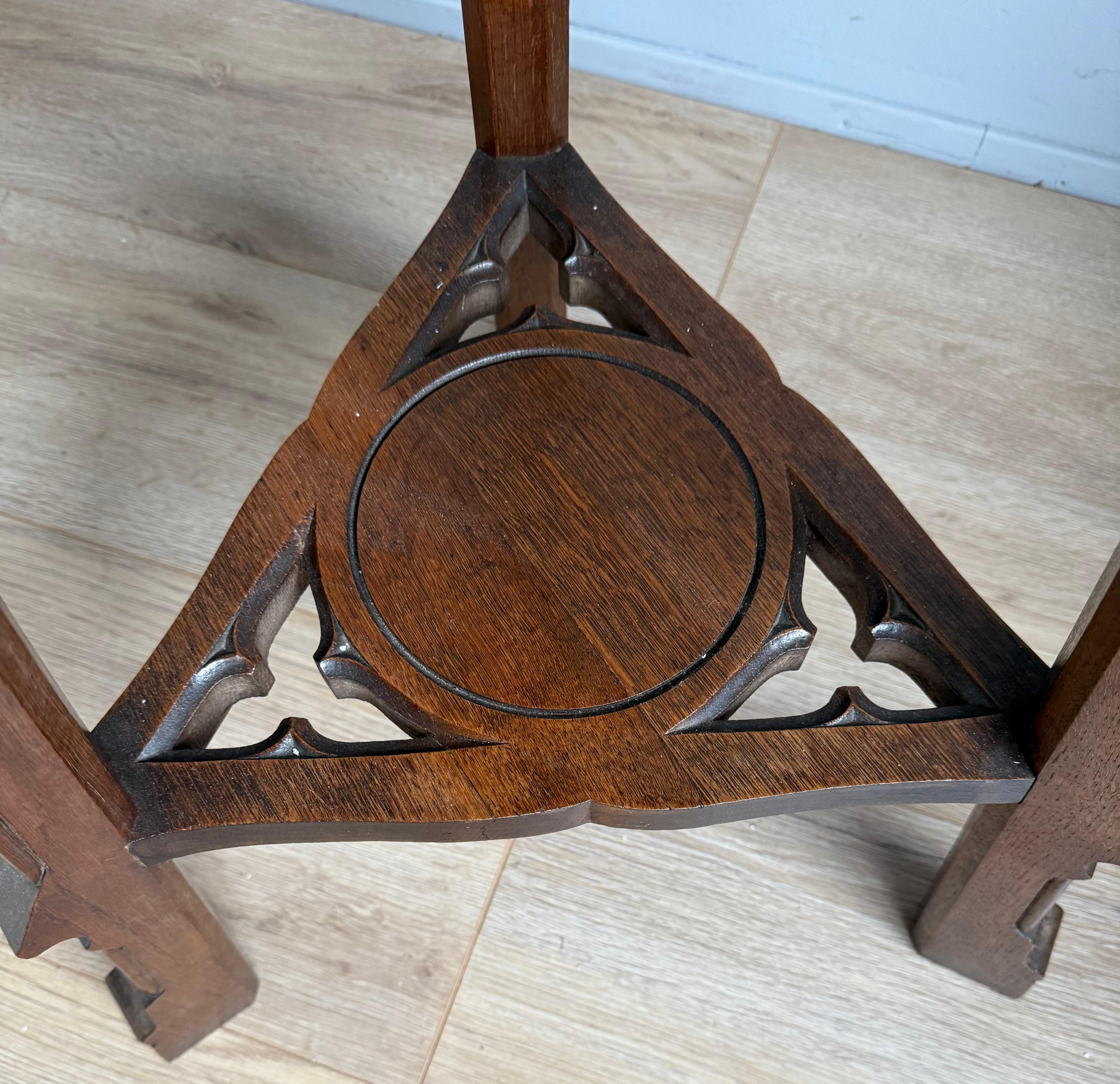 Antiguo caballete de iglesia de roble tallado, caballete de estudio o pedestal de renacimiento gótico Madera en venta