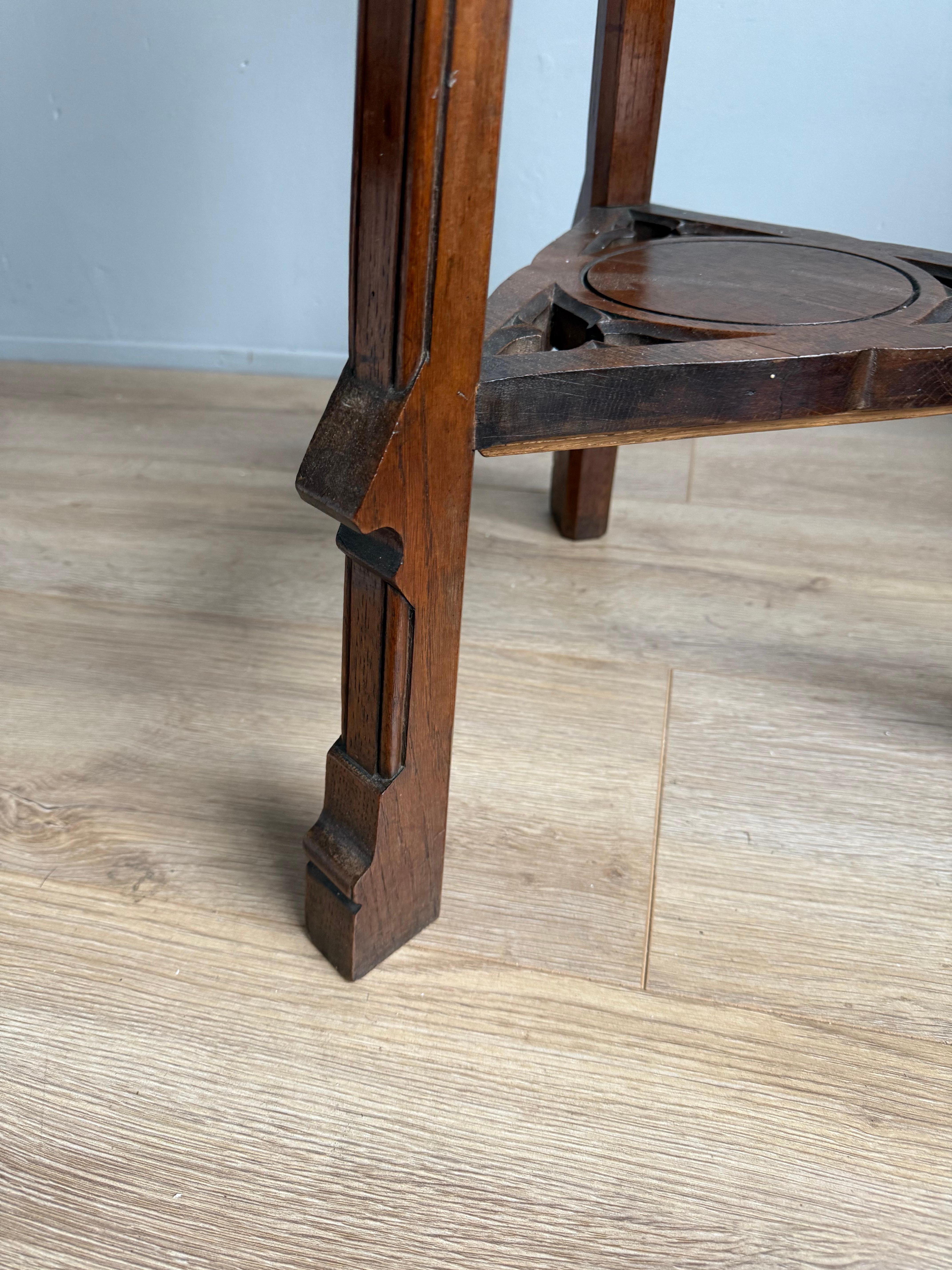 Antiguo caballete de iglesia de roble tallado, caballete de estudio o pedestal de renacimiento gótico en venta 1