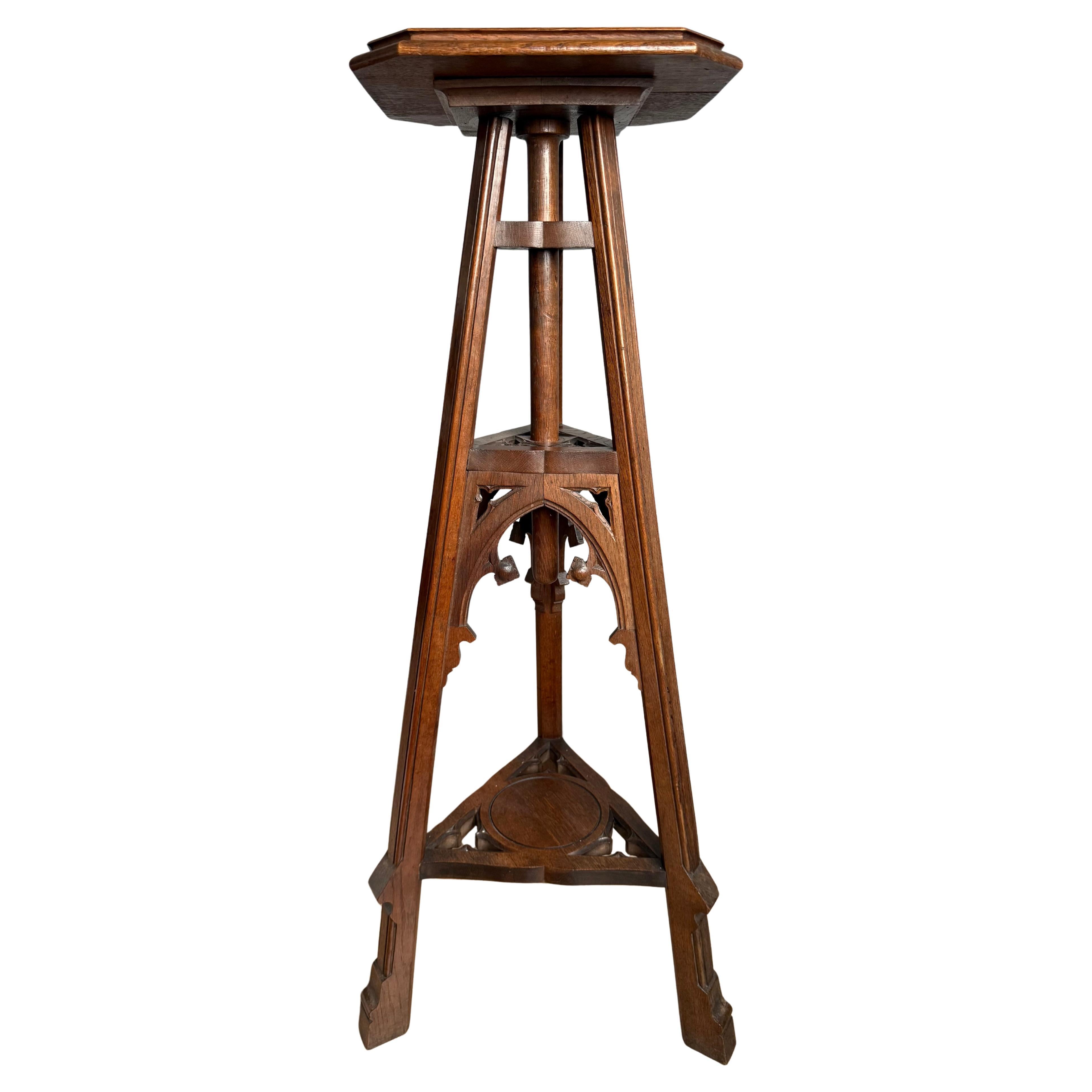 Antique Church s, Gothic Revival Studio Easel Display Stand or Pedestal en Oak sculpté