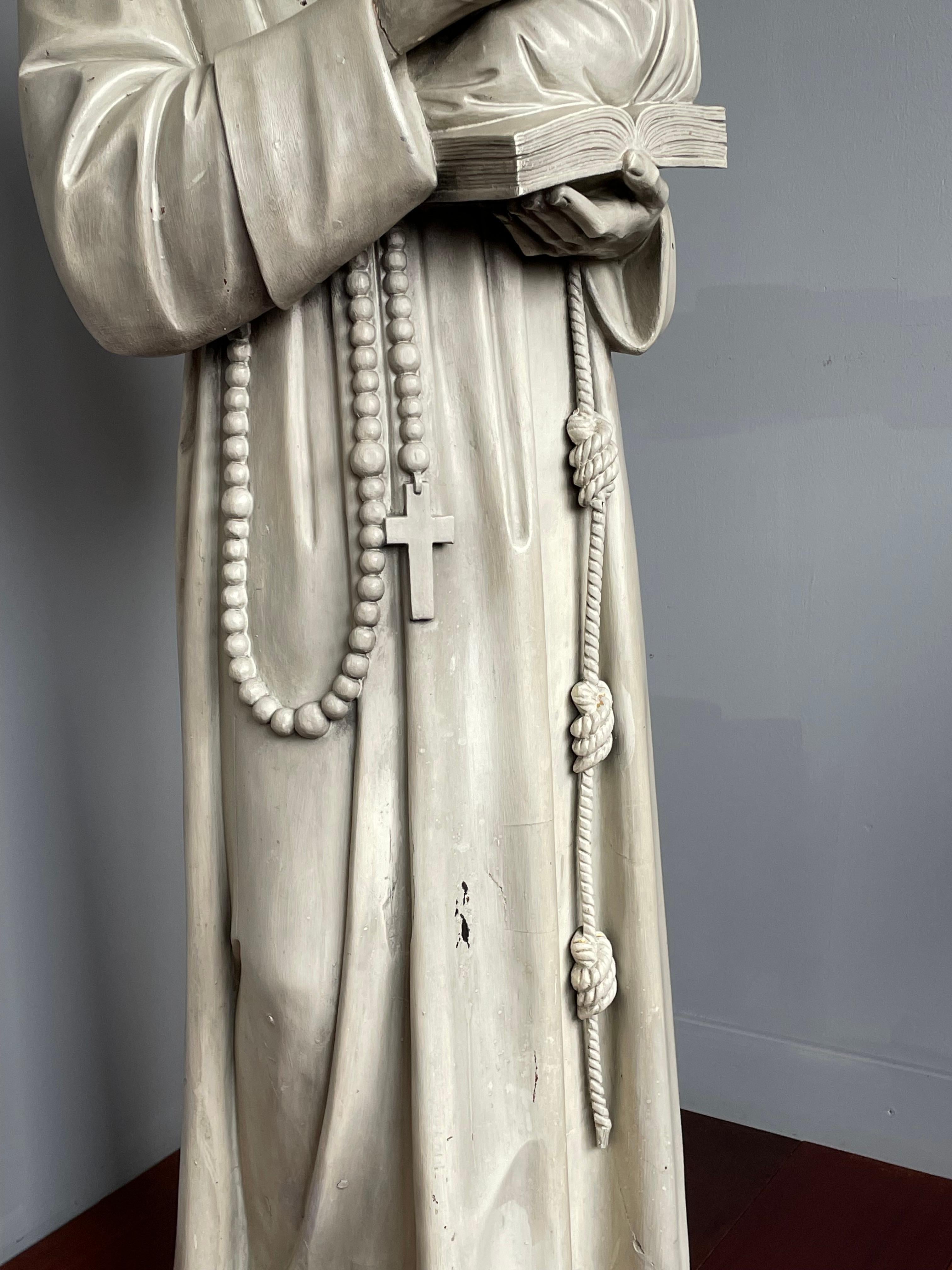 Ancienne et grande statue/sculpture en bois sculptée à la main de Saint Antoine de Padoue en vente 1