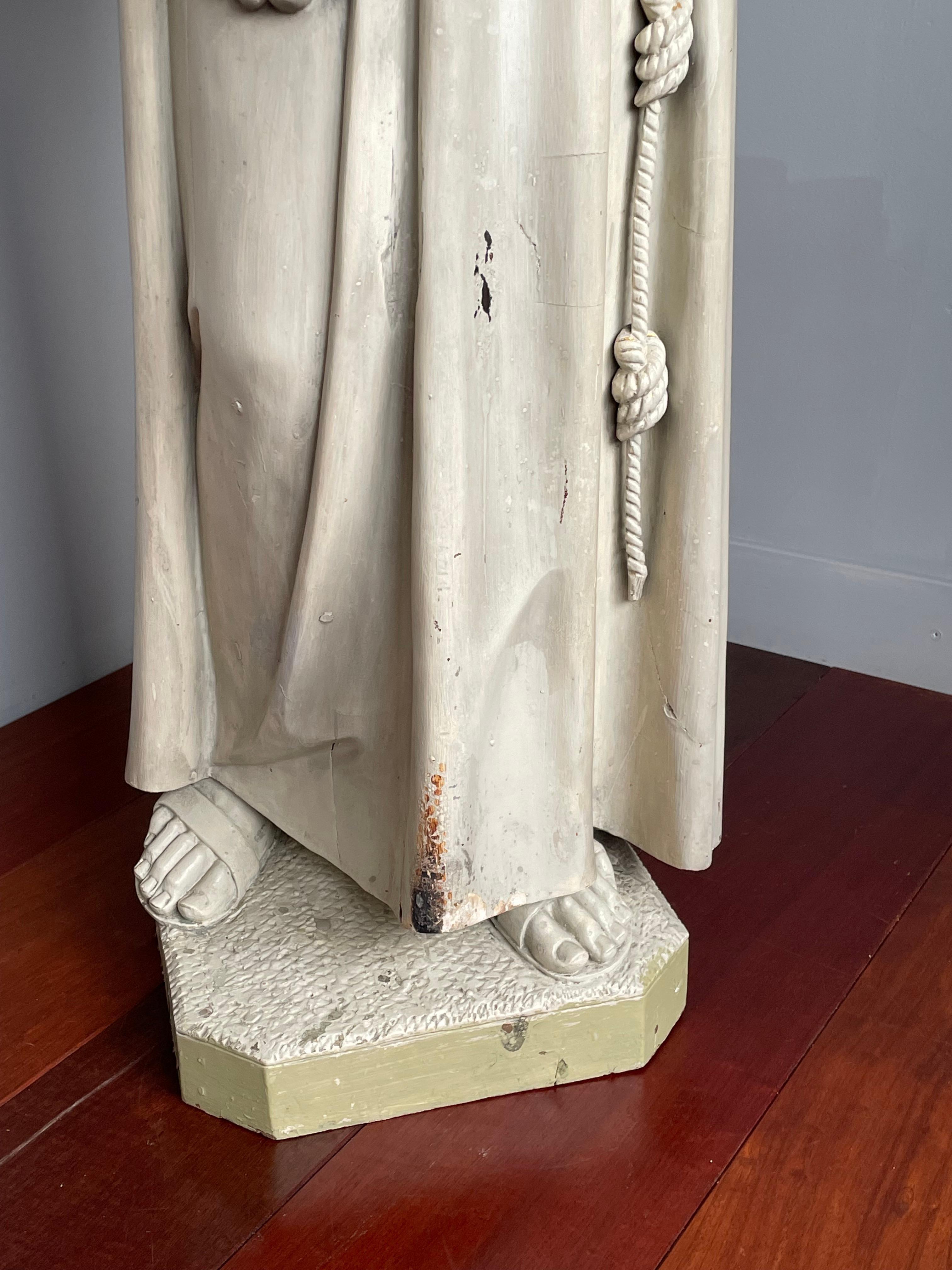 Ancienne et grande statue/sculpture en bois sculptée à la main de Saint Antoine de Padoue en vente 3