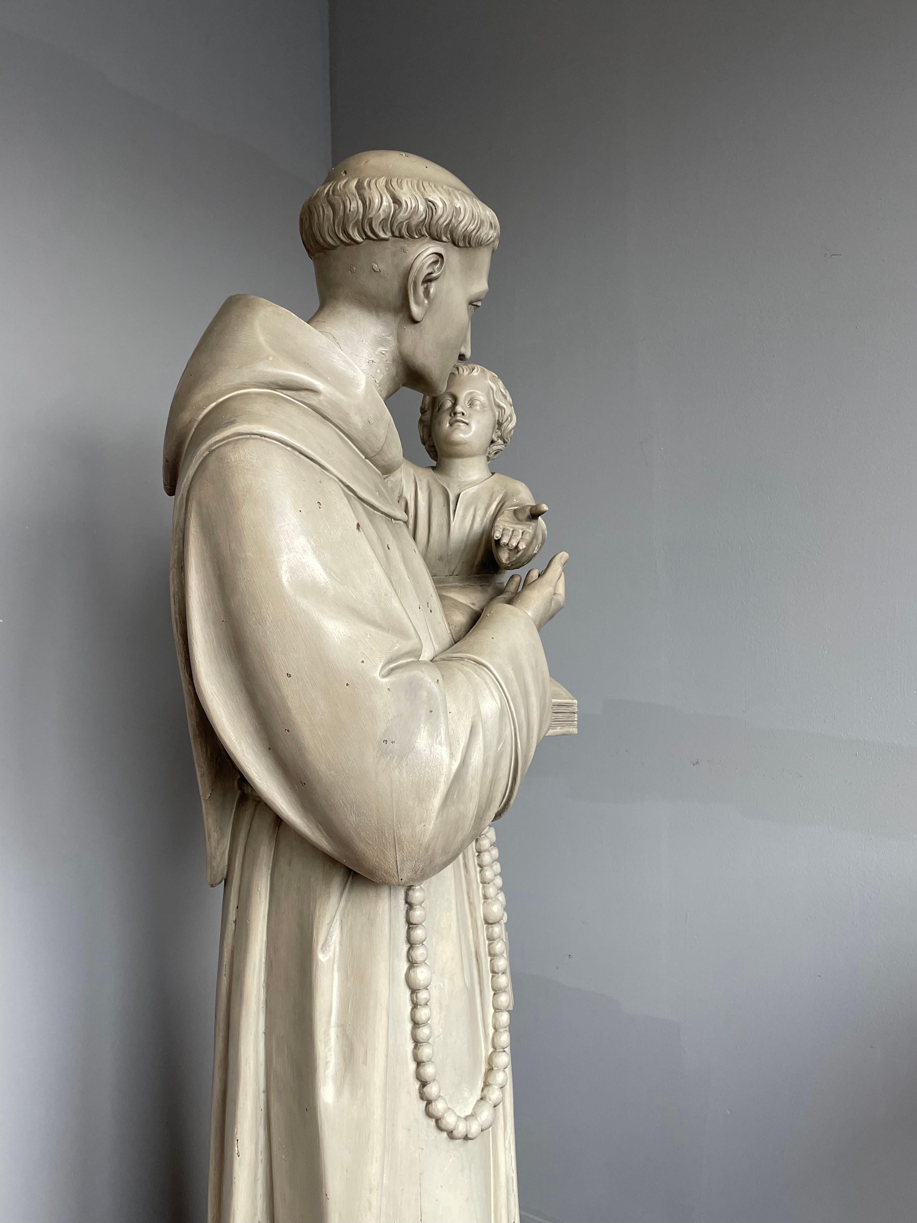 Ancienne et grande statue/sculpture en bois sculptée à la main de Saint Antoine de Padoue en vente 6