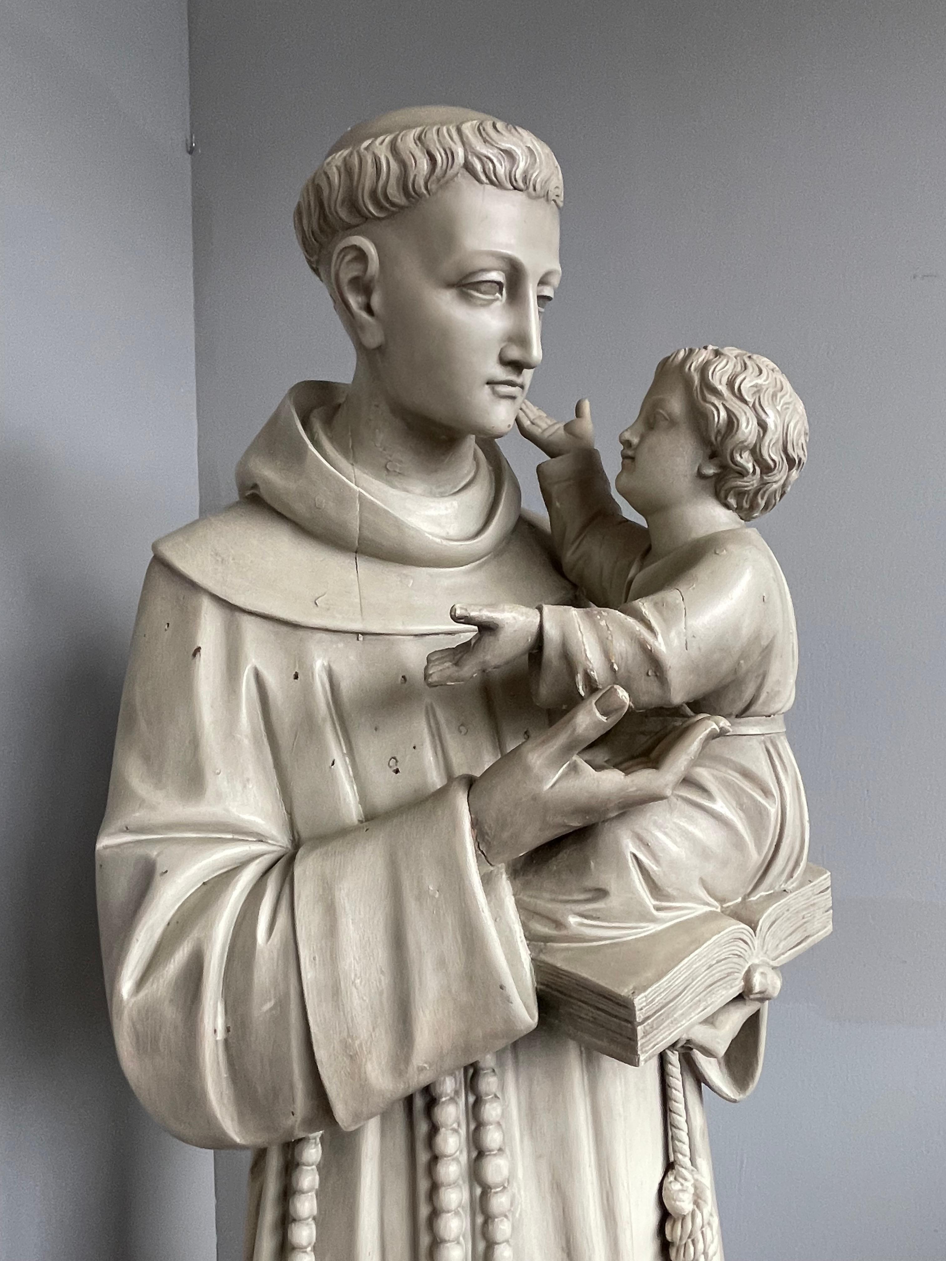 Ancienne et grande statue/sculpture en bois sculptée à la main de Saint Antoine de Padoue en vente 9