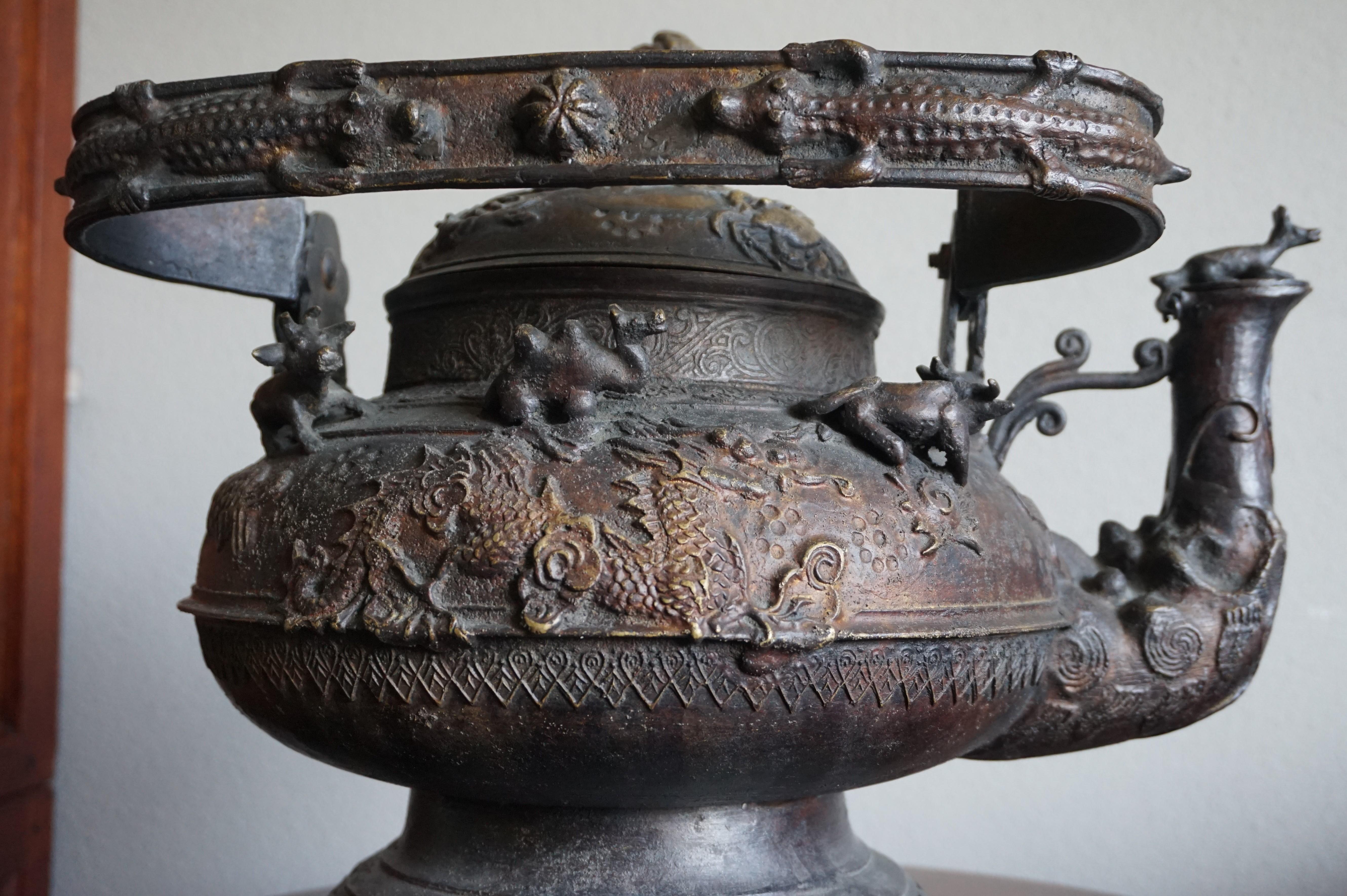 Antike und größte jemals Malaiisch Brunei Ritual Bronze Kessel w. Tier-Skulpturen im Zustand „Hervorragend“ im Angebot in Lisse, NL